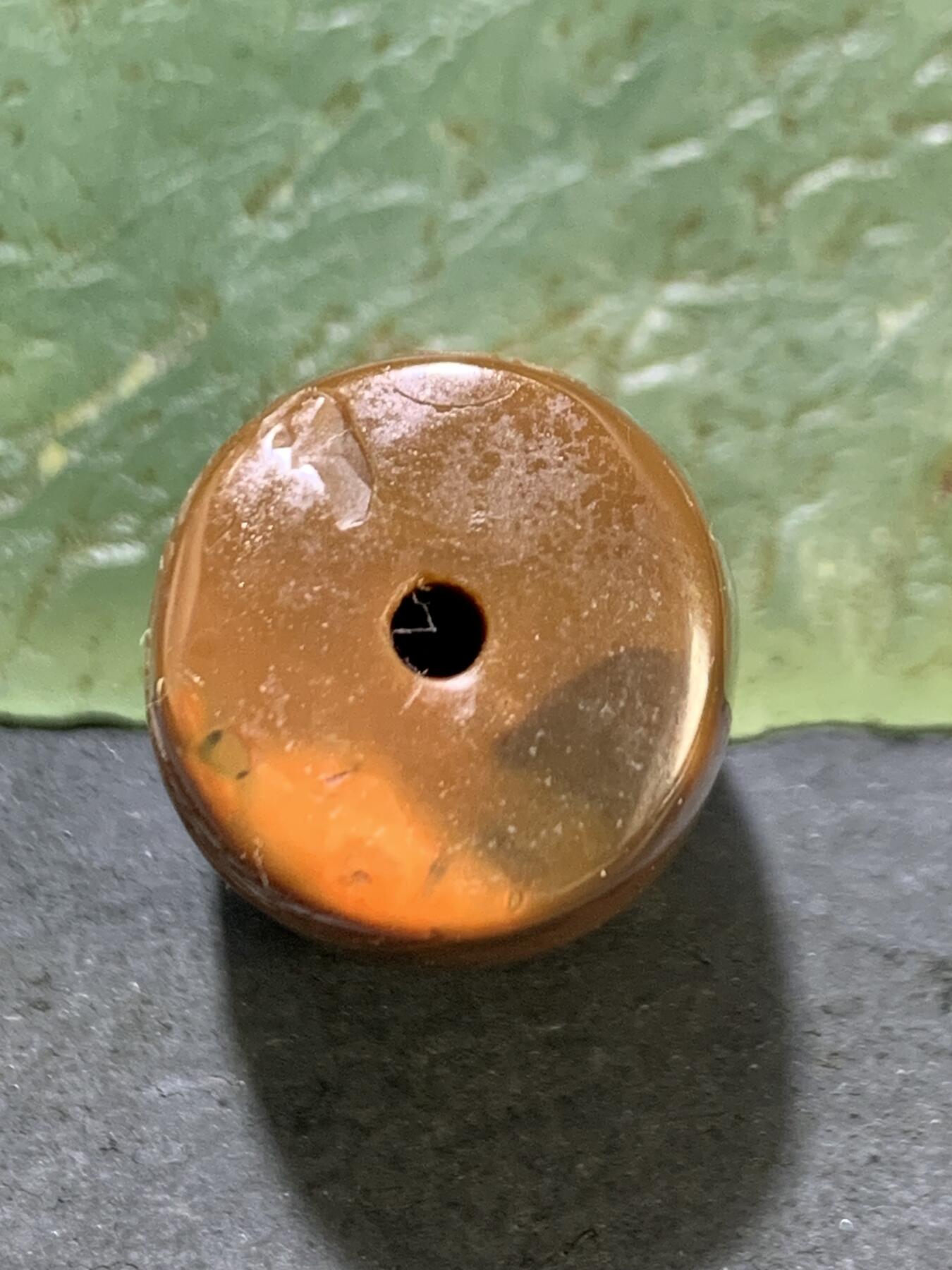 精美亚光战国红玛瑙手工俏色巧雕喜上眉梢桶珠一个，