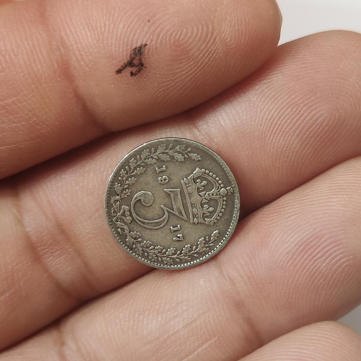 英雄古币捡漏专场第一期无押金可累计捡漏，全场50包邮，偏远地区除外。 1917年银币英国三便士。