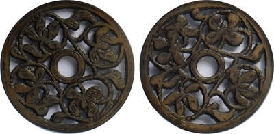 冠军2024年7月上海拍卖 清代镂空花卉花钱，56.4*2.3mm，31.9g，GBCA美80，H.F. Bowker藏品
