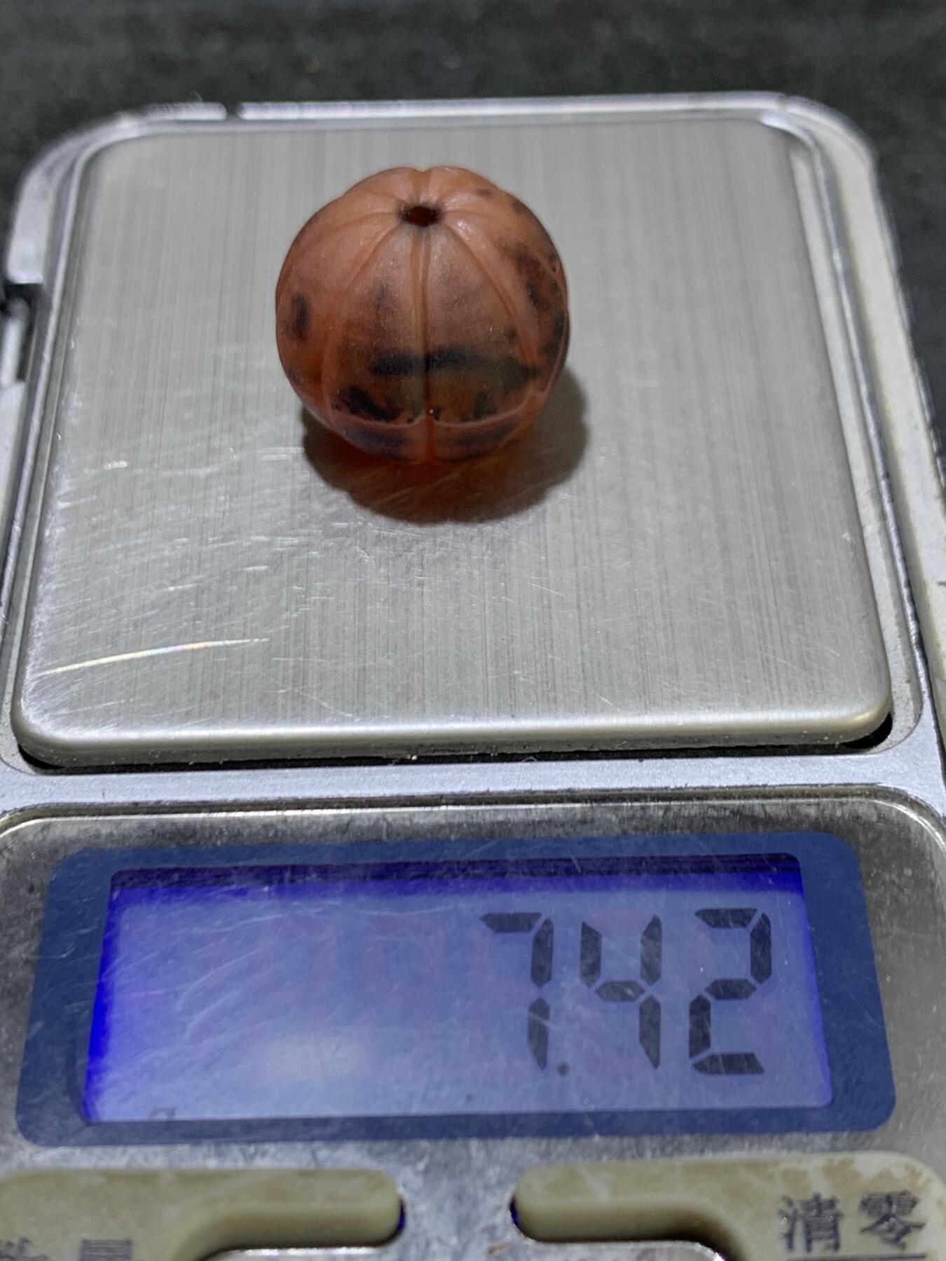 精美亚光缠丝玛瑙雕刻瓜珠一颗，
