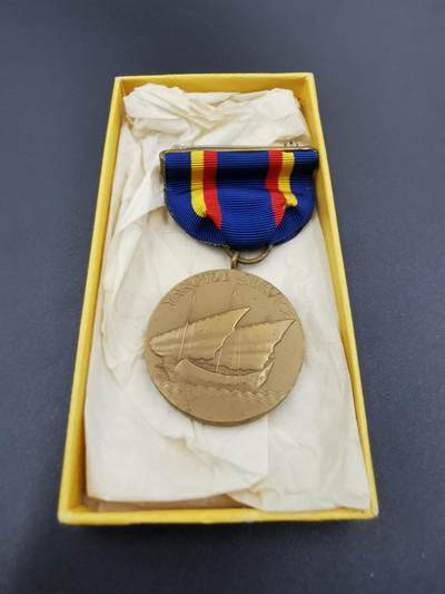 老王徽章第四十八期 - 抗日战争时期·美国海军长江巡逻队“扬子江服役”奖章   少见带原油纸原盒，编号9742，实发版本