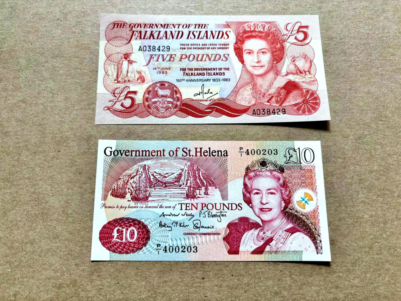 【Blue Auction】✨世界纸币精拍第504期【精】 【一组2张】圣赫勒拿 女王 10镑 P/1首发冠&福克兰 1983年5镑 女王 全新UNC