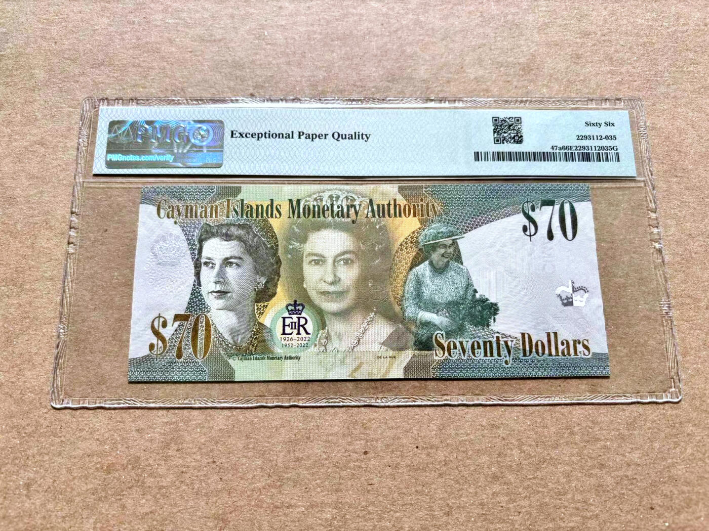 【Blue Auction】✨世界纸币精拍第504期【精】 【Q/1首发冠 千位小号】开曼群岛 2022年70元 女王 PMG66EPQ 