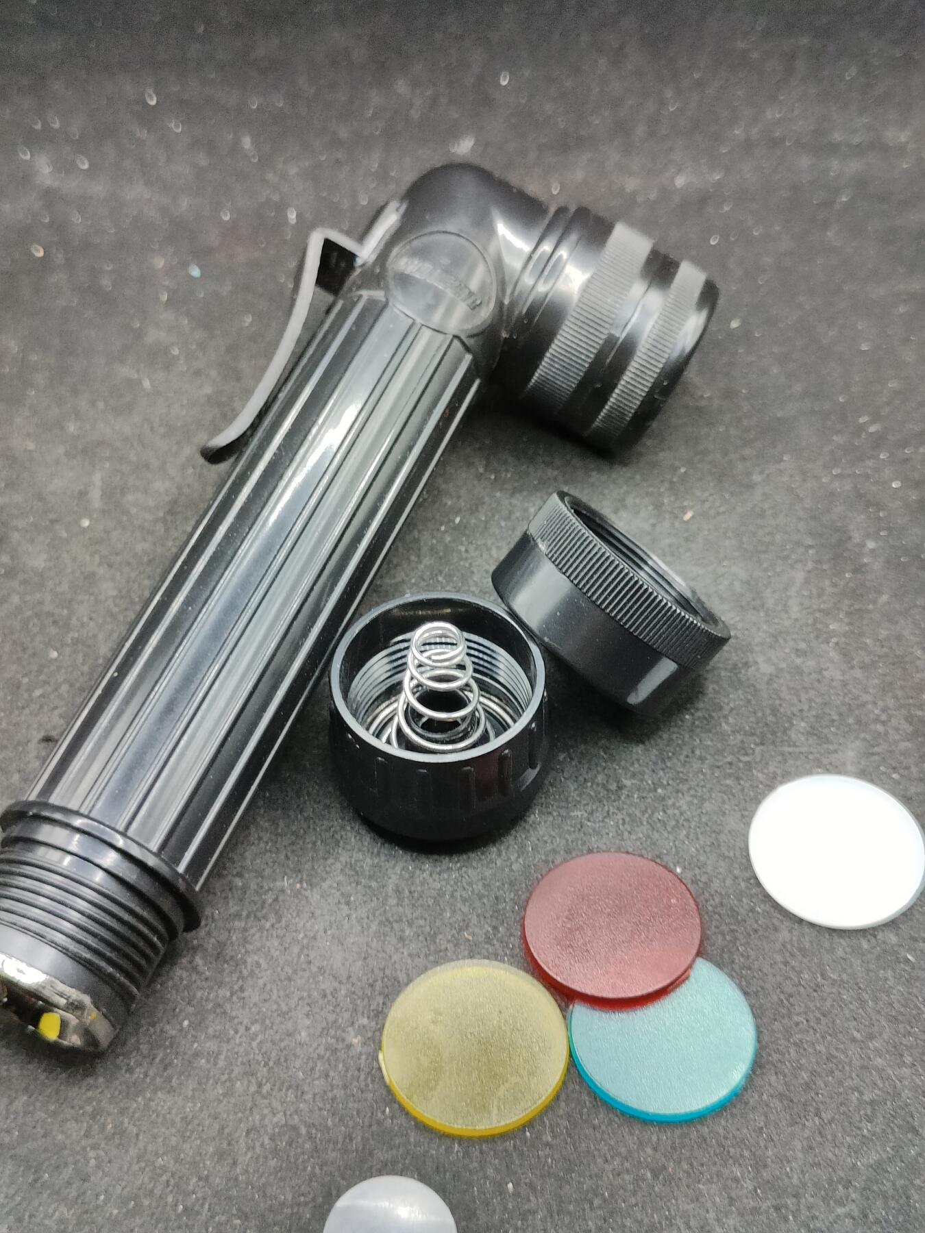 全场0元起拍 第174期 咸鱼国勋章拍卖专场 7月17日（周三）下午6：00开始 韩军手电筒 外观完好配件不缺，内部线路有问题不能点亮