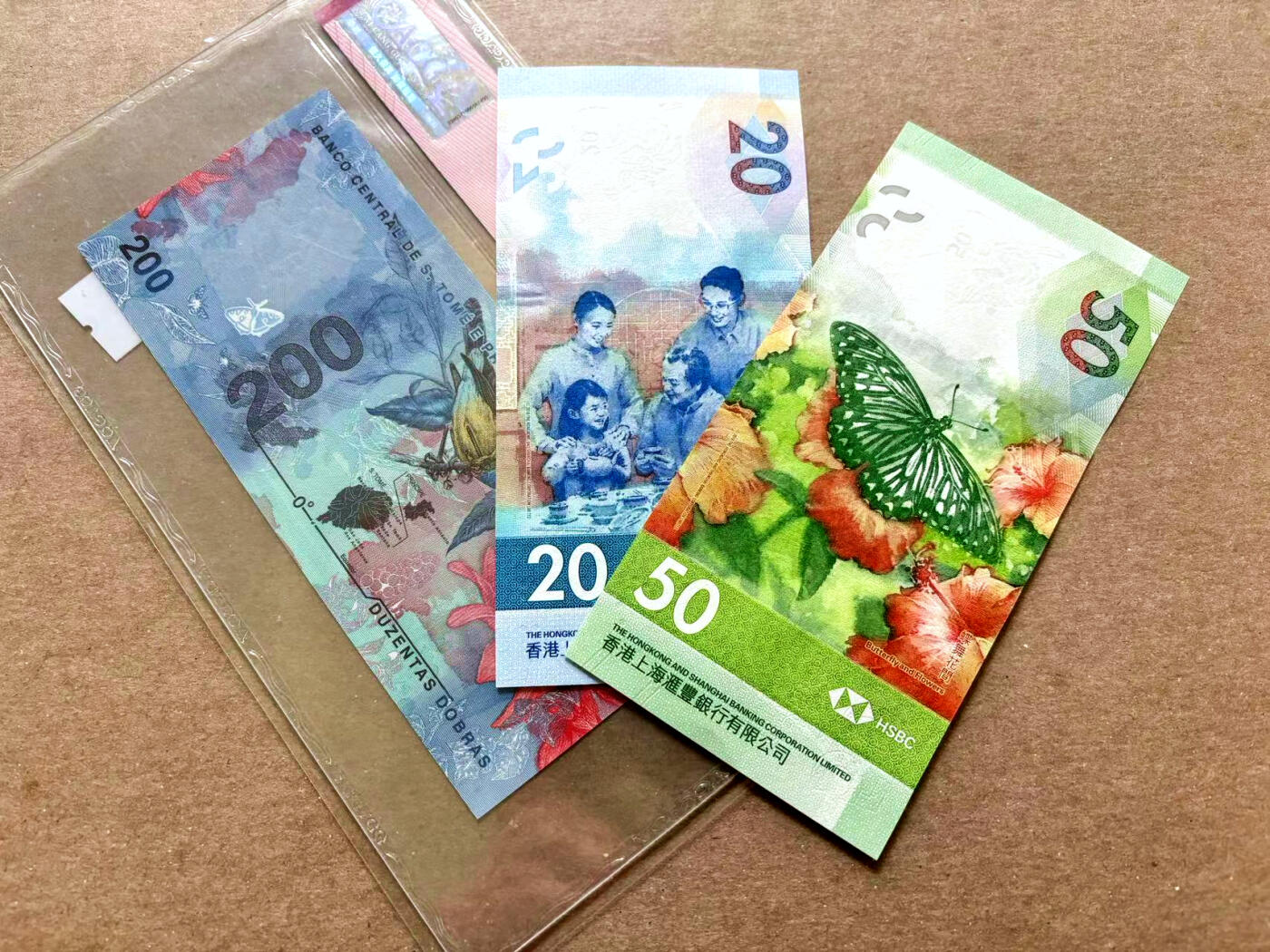 【Blue Auction】✨世界纸币精拍第504期【精】 【一组3张 含豹子号无47】圣多美和普林西比 2020年200多布拉 ACG67EPQ星星&香港 汇丰 2018年20-50元 全新UNC