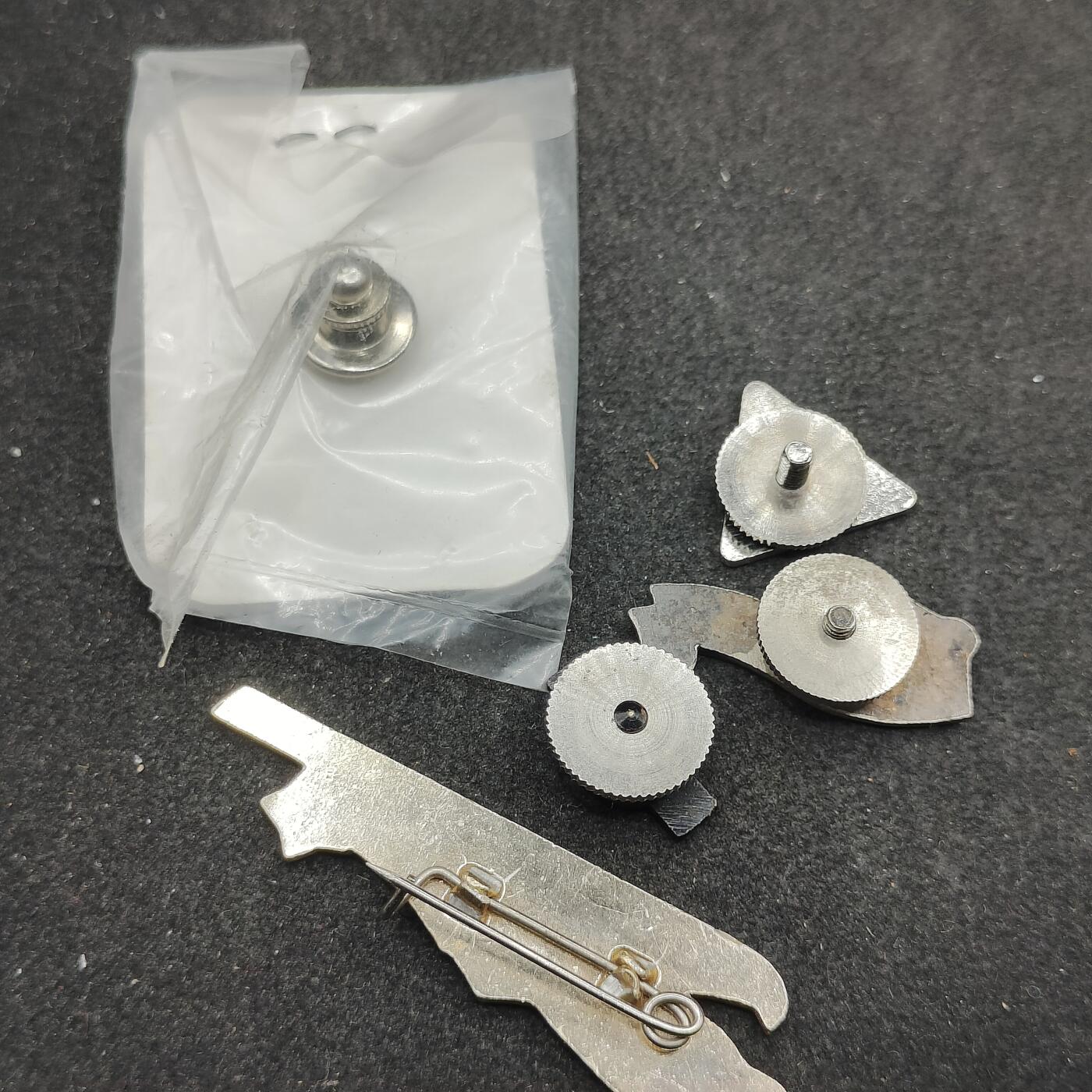 全场0元起拍 第174期 咸鱼国勋章拍卖专场 7月17日（周三）下午6：00开始 日本徽章一组