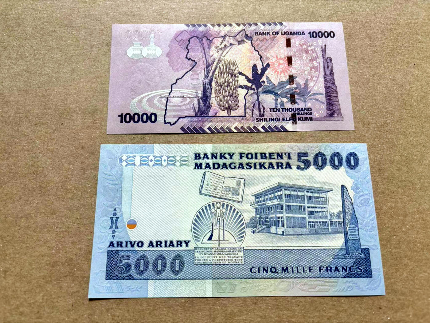 【Blue Auction】✨世界纸币精拍第504期【精】 【一组2张 含AA冠】乌干达 2010年10000先令&马达加斯加 5000阿利亚里 全新UNC