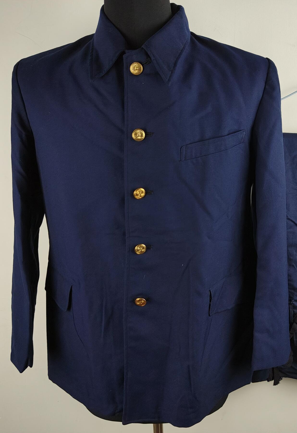 全场0元起拍 第174期 咸鱼国勋章拍卖专场 7月17日（周三）下午6：00开始 日本国铁闭领常服 无裤子  领围42 肩宽44 胸围100 衣长68 袖长55