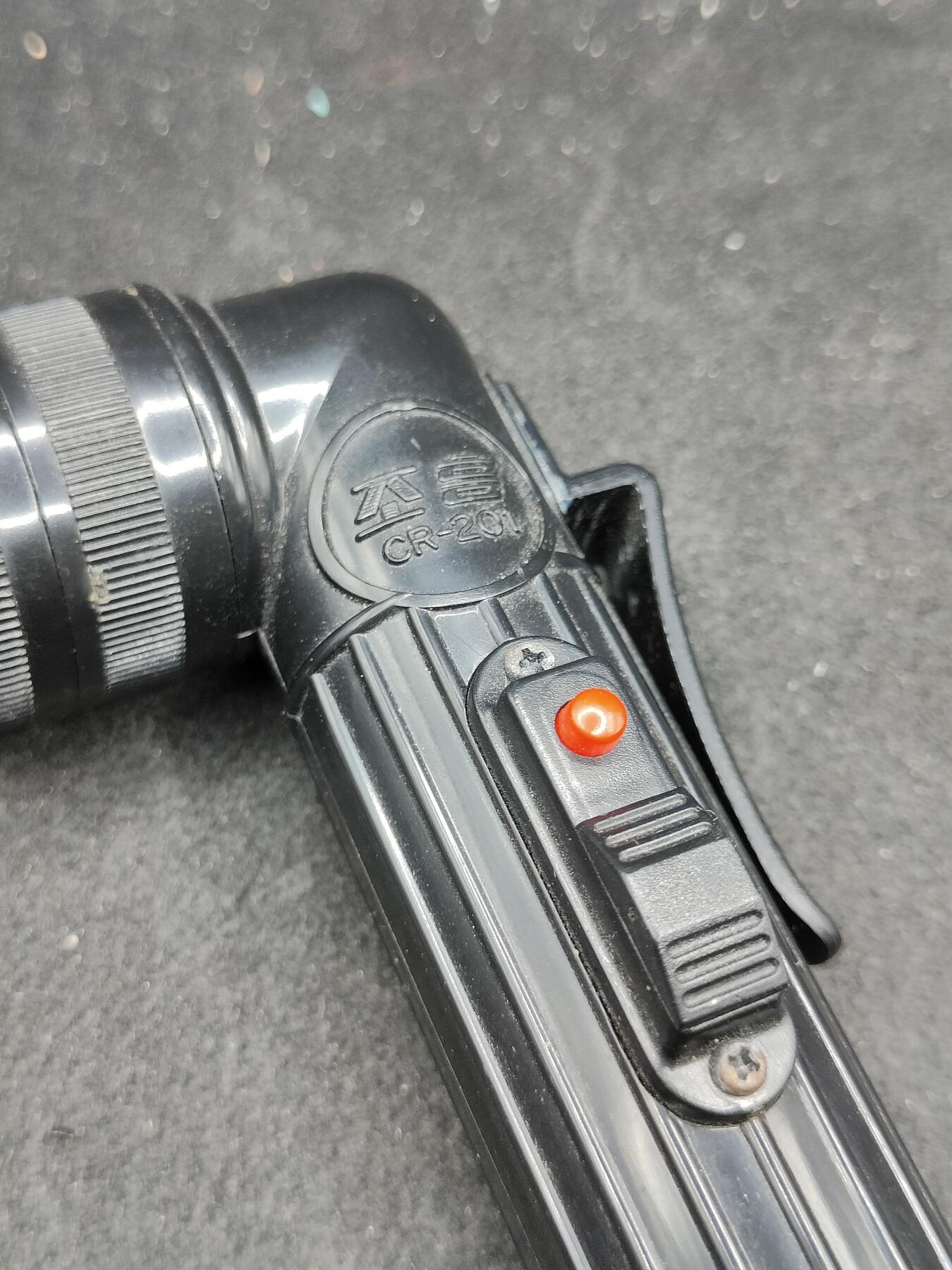 全场0元起拍 第174期 咸鱼国勋章拍卖专场 7月17日（周三）下午6：00开始 韩军手电筒 外观完好配件不缺，内部线路有问题不能点亮