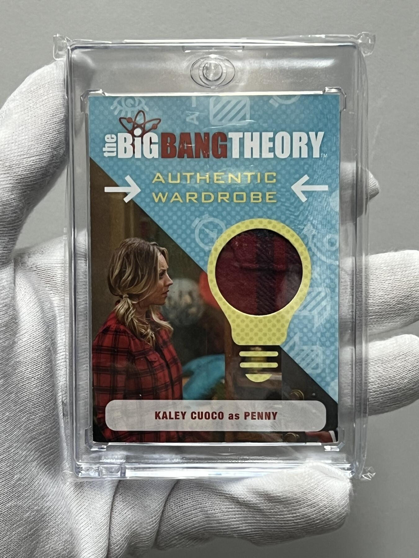 零元拍：绝版生活大爆炸实物卡一套！每张含七位主角剧中亲穿衣物切片一枚，早已绝版凑套难得，全是回忆，收藏佳品！