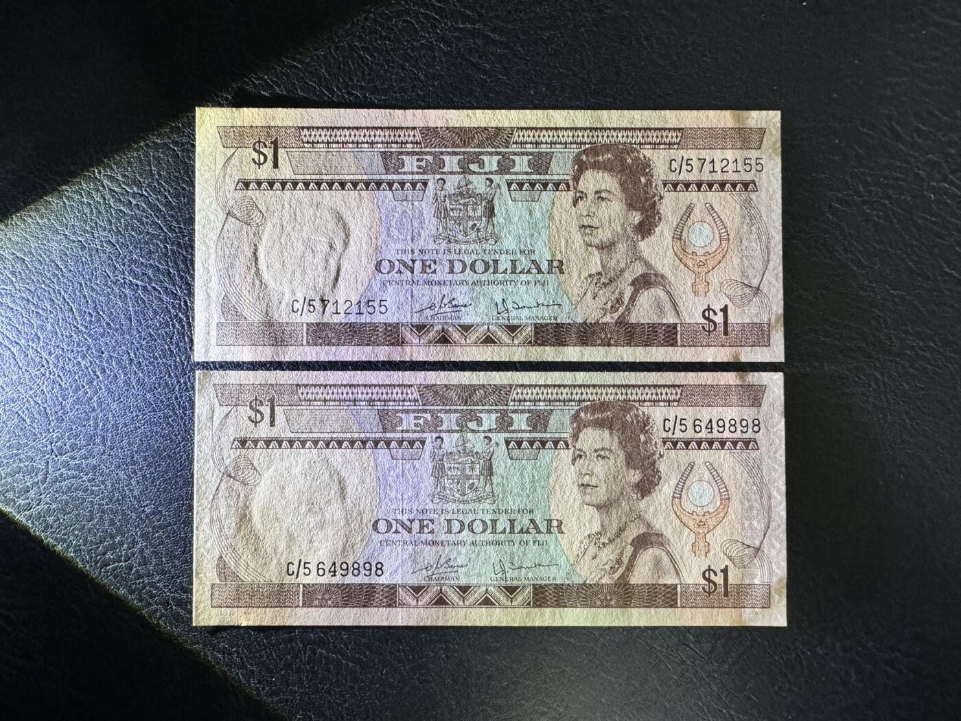 收藏联盟Quantum Auction 第361期拍卖  斐济1980年1元两张 品相UNC 边角轻微压痕