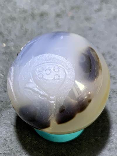 精美亚光高玉化巴西玛瑙手工俏色巧雕花开见佛2.0圆珠一个， 精美亚光高玉化巴西玛瑙手工俏色巧雕花开见佛2.0圆珠一个，