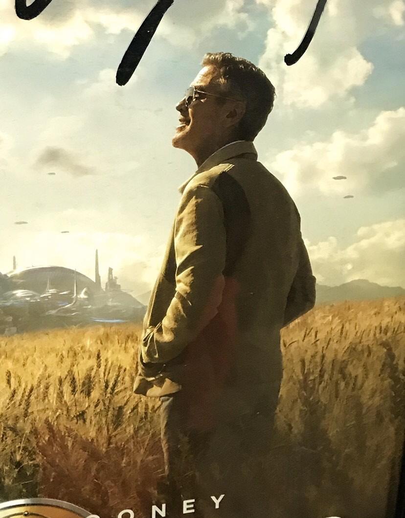 零元拍：《明日世界》男主角乔治·克鲁尼亲笔签名IMAX 原版海报，签于2015年5月22日在上海外滩举行的电影中国首映礼。已做精美裱框，外框尺寸：332/465mm.