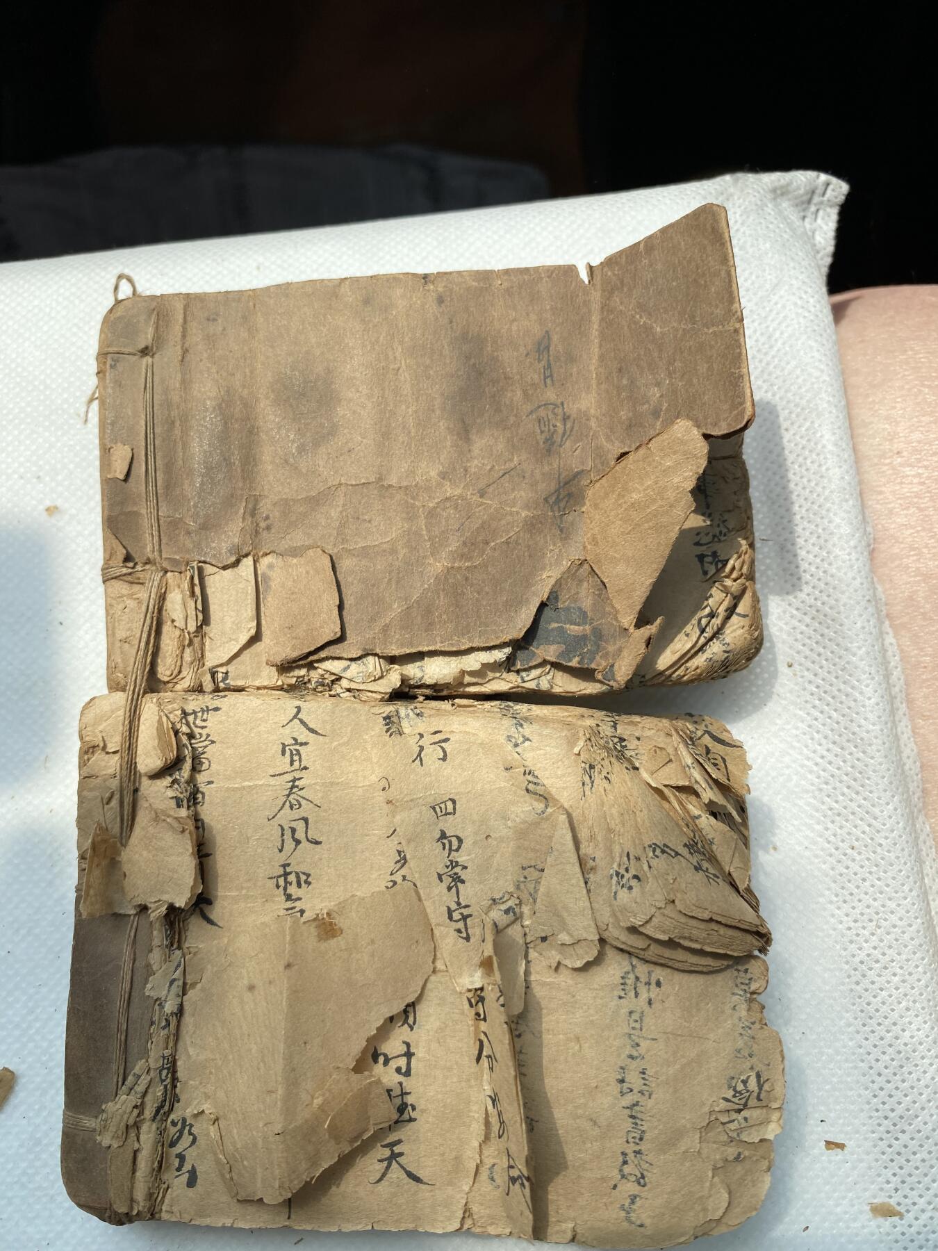 手抄老药方一本，尺寸13.8*10厘米，包含很多方子，品差特价300包快递