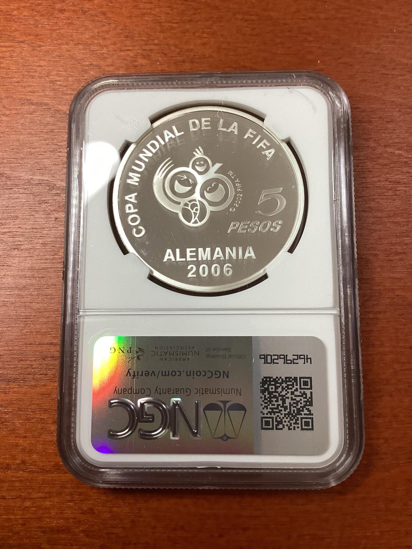 长老汇龙年精选第八场拍卖 2004 阿根廷 2006德国世界杯5比索精制银币，NGC PF67UC，唯一季军，更高5枚，少见品种