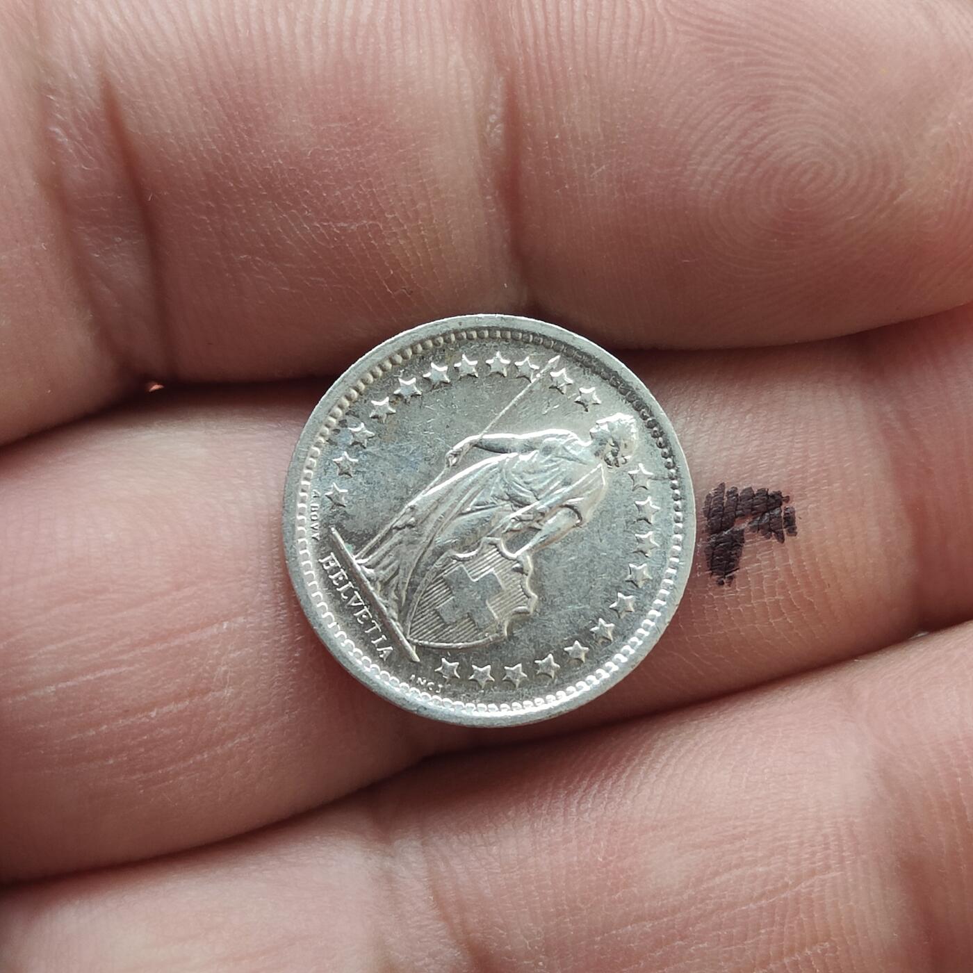 英雄古币捡漏专场第一期无押金可累计捡漏，全场50包邮，偏远地区除外。 1927年瑞士1/2银币。