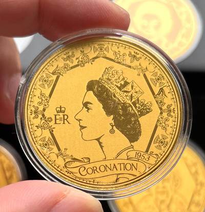 英国纪念章、苏联铜章，各国老铜银币，英国TOKEN代用铜币，缅甸孔雀银币，阿富汗卢比打制银币，尼泊尔印度、不丹早期打制铜银币等，彼得堡世界钱币勋章拍卖第103期 - 英国2022年伊丽莎白二世女王加冕70周年纯金金箔纪念章6枚套，单枚1/200盎司重、共含0.93克纯金，高档木盒包装、发行量5千套