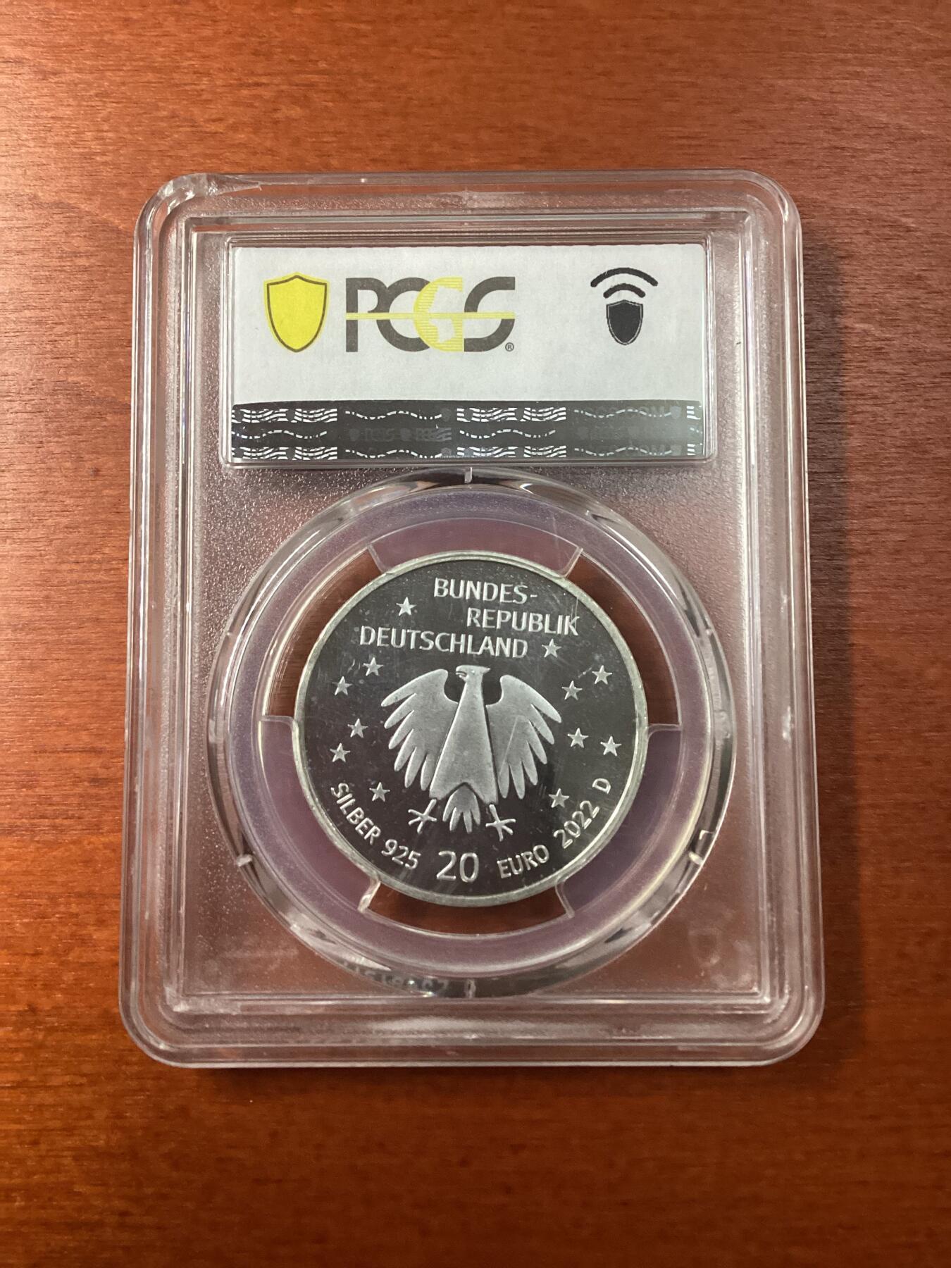 长老汇龙年精选第九场拍卖 2022-D 儿童基金会成立50周年20欧元彩色精制银币，PCGS PR66DCAM，唯一冠军分