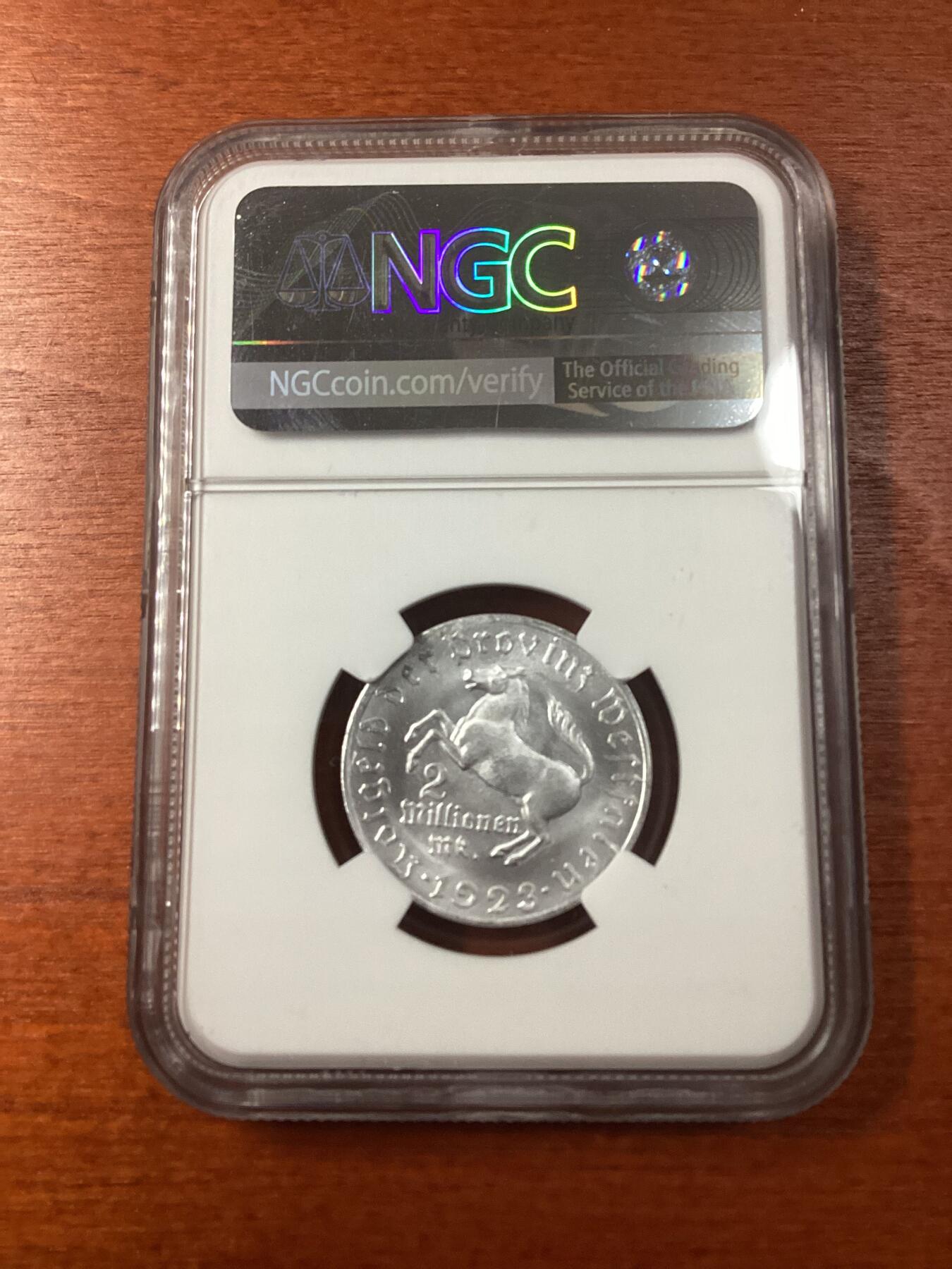 长老汇龙年精选第九场拍卖 1923 德国威斯特法兰德紧斯坦伯爵马币2百万马克3行，NGC MS65，亚军分，更高2枚