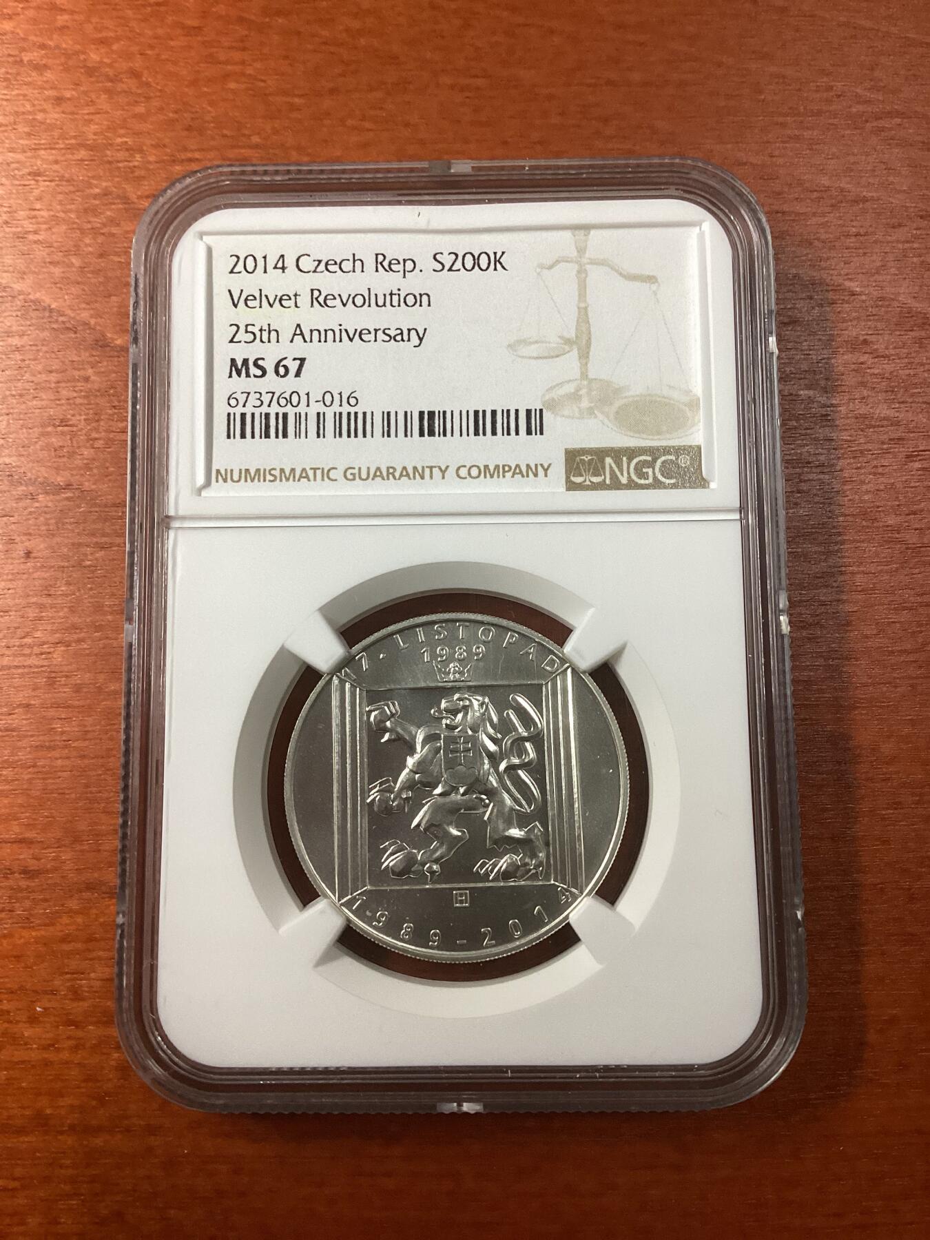 长老汇龙年精选第九场拍卖 2014  捷克紫罗兰革命25周年200克朗银币，NGC MS67，唯一冠军分