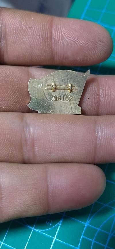 毛主席像章、徽章拍场，都是精品小章 🔥🔥红旗挥手🔥🔥毛主席像章，非常少见的版别