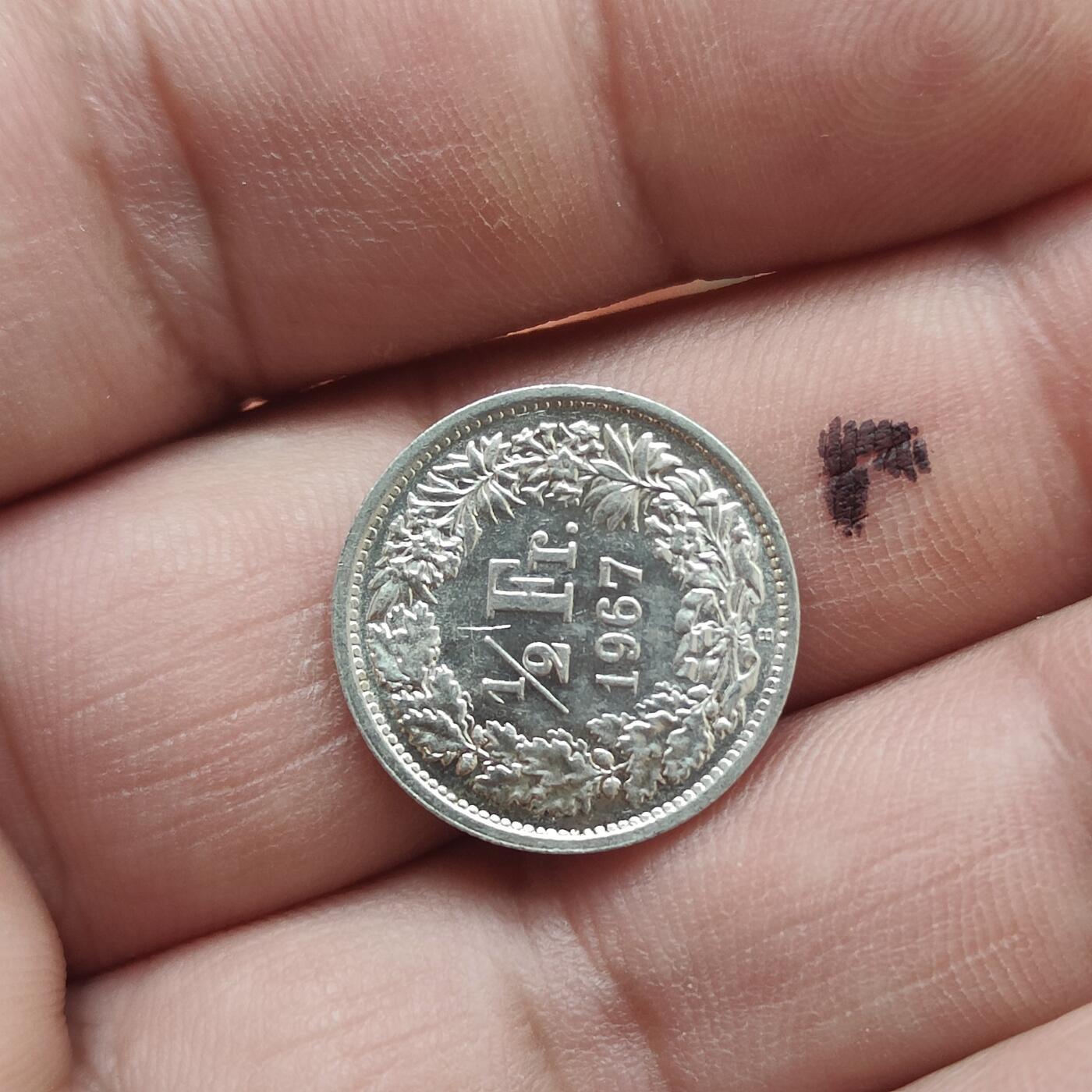 英雄古币捡漏专场第一期无押金可累计捡漏，全场50包邮，偏远地区除外。 1927年瑞士1/2银币。