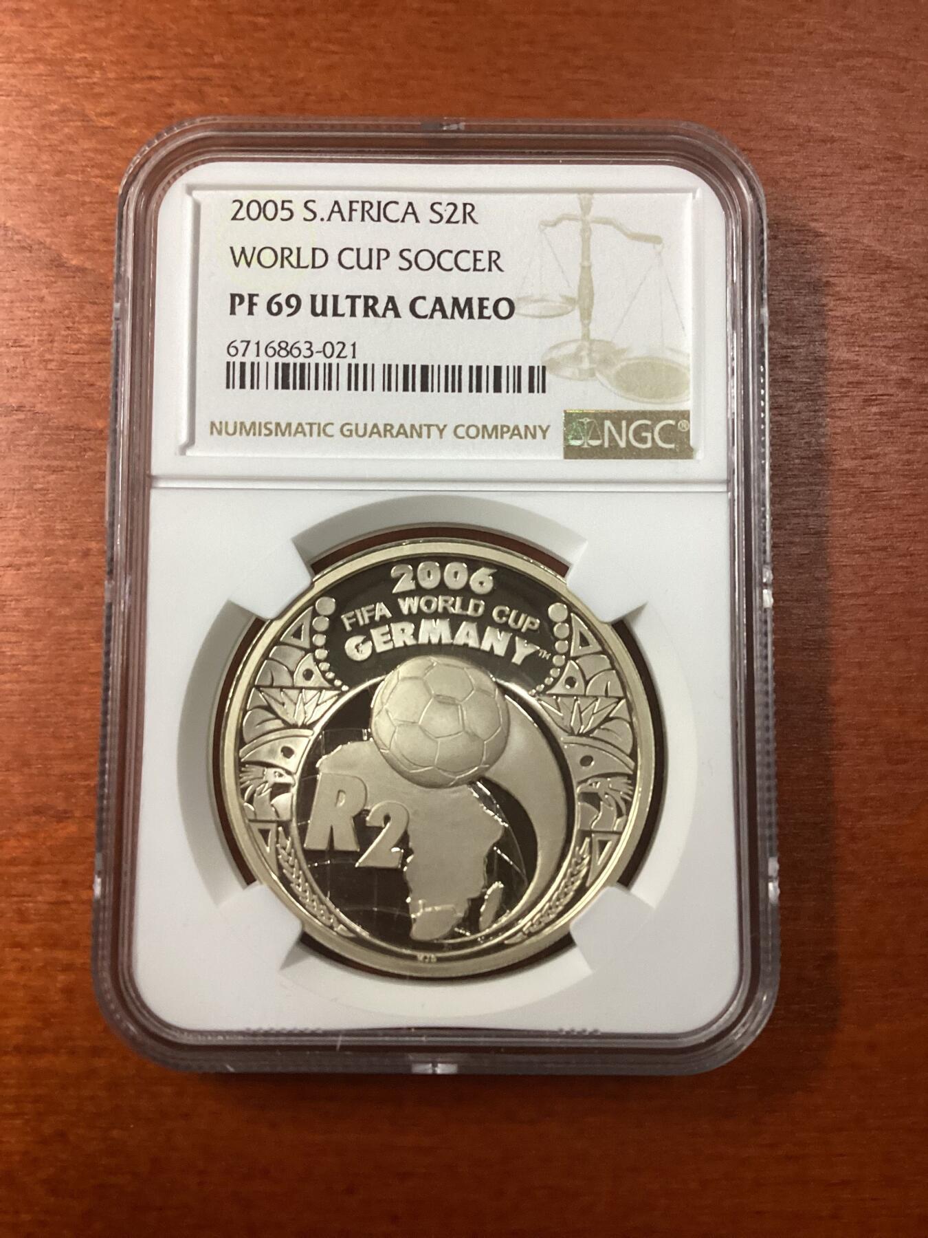 长老汇龙年精选第九场拍卖 2005南非2006德国世界杯2朗德精制银币，NGC PF69UC，更高分10枚，33.6克925银