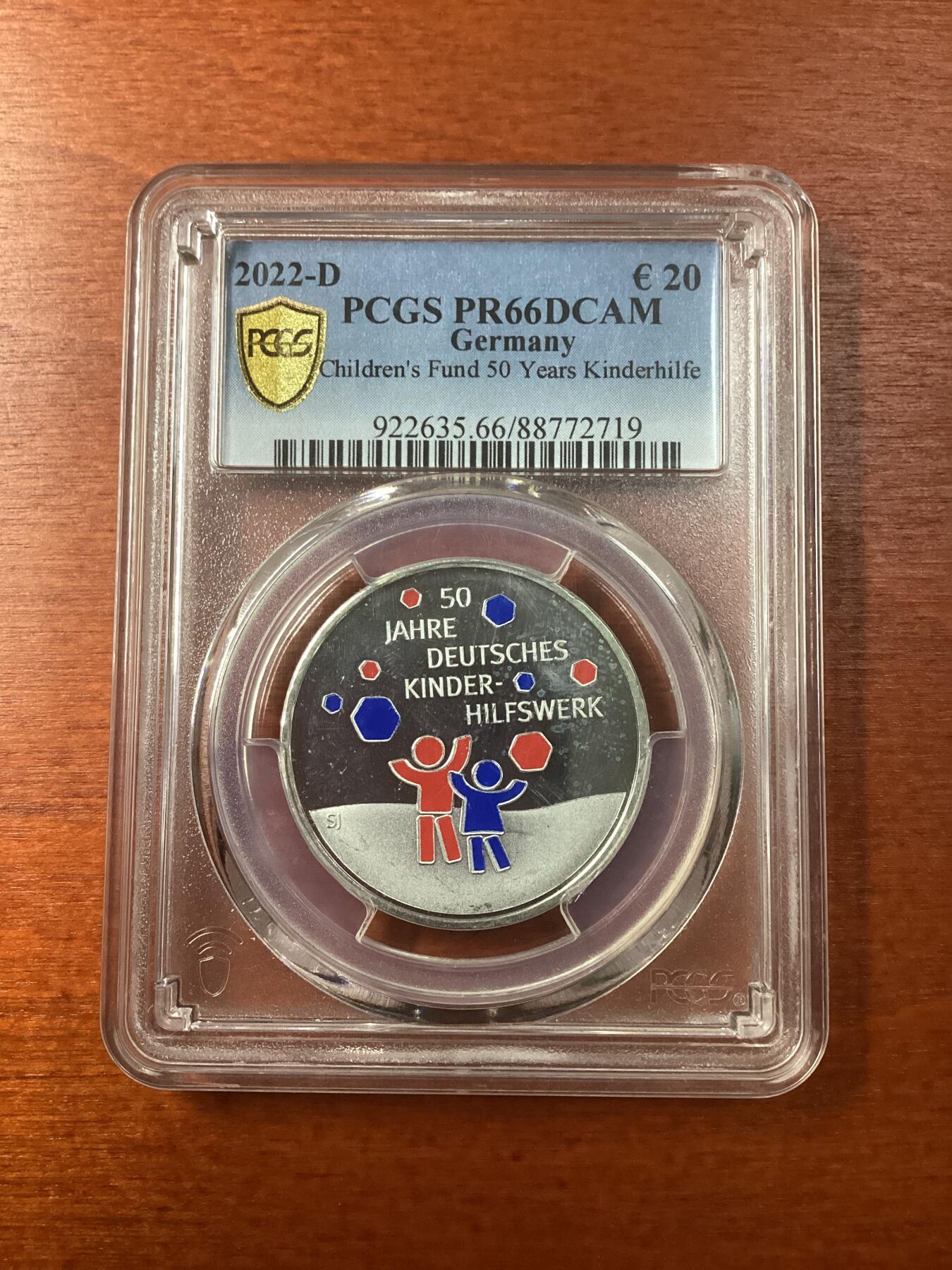 长老汇龙年精选第九场拍卖 2022-D 儿童基金会成立50周年20欧元彩色精制银币，PCGS PR66DCAM，唯一冠军分