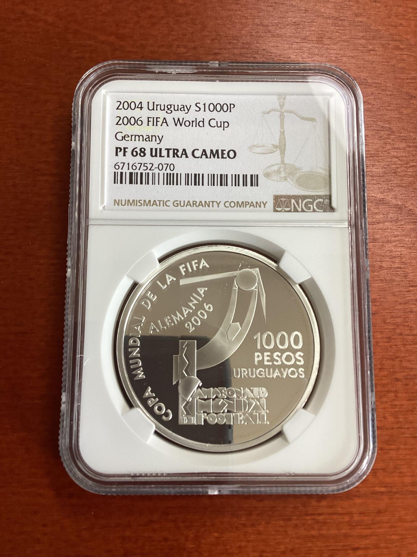 长老汇龙年精选第九场拍卖 2004乌拉圭2006德国世界杯三枚套币之二扑球1000比索精制银币，NGC PF68UC，唯一亚军分，更高分3枚
