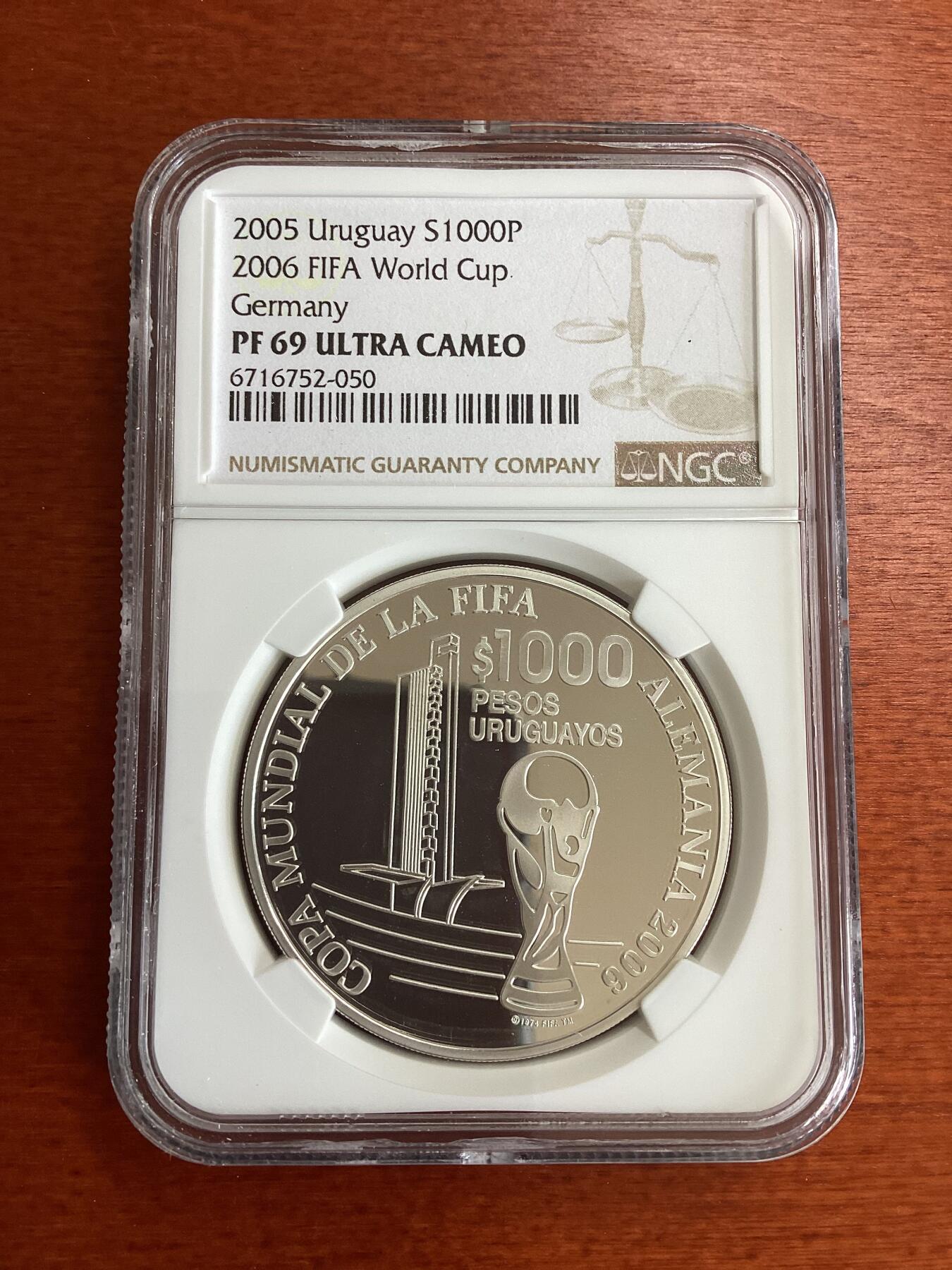 长老汇龙年精选第九场拍卖 2005 乌拉圭2006德国世界杯三枚套币之一世界杯1000比索精制银币，NGC PF69UC，唯二冠军分