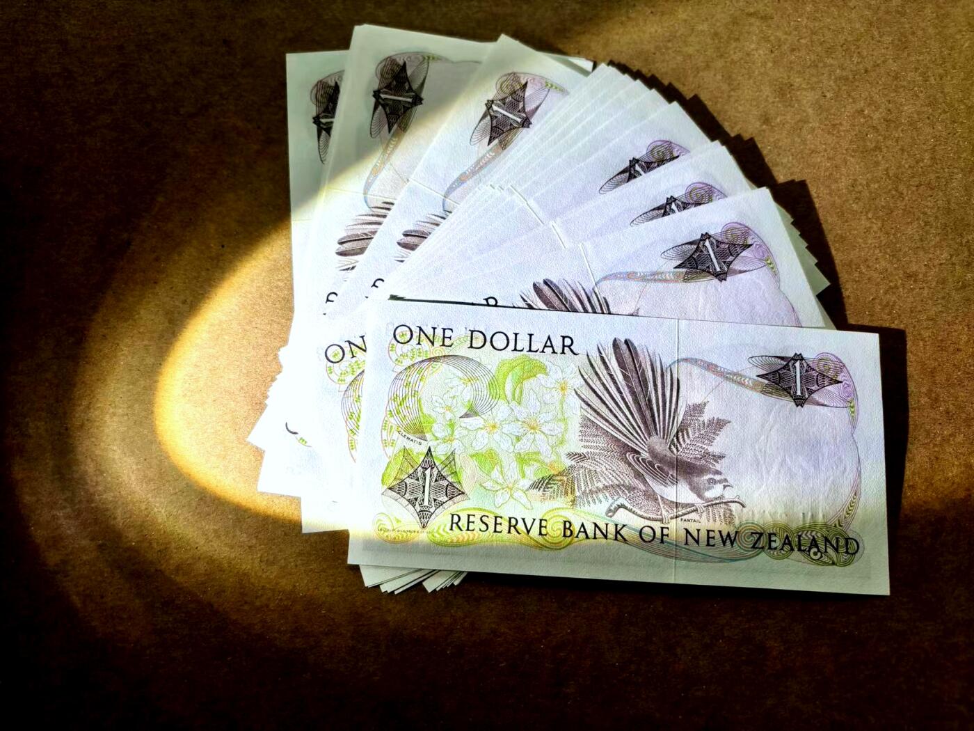 【Blue Auction】✨世界纸币精拍第506期【精】 【一组20连】新西兰 花冠女王 1元 UNC