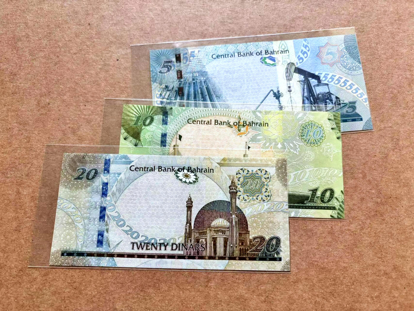 【Blue Auction】✨世界纸币精拍第506期【精】 【一组3张】巴林5-20第纳尔 全新UNC