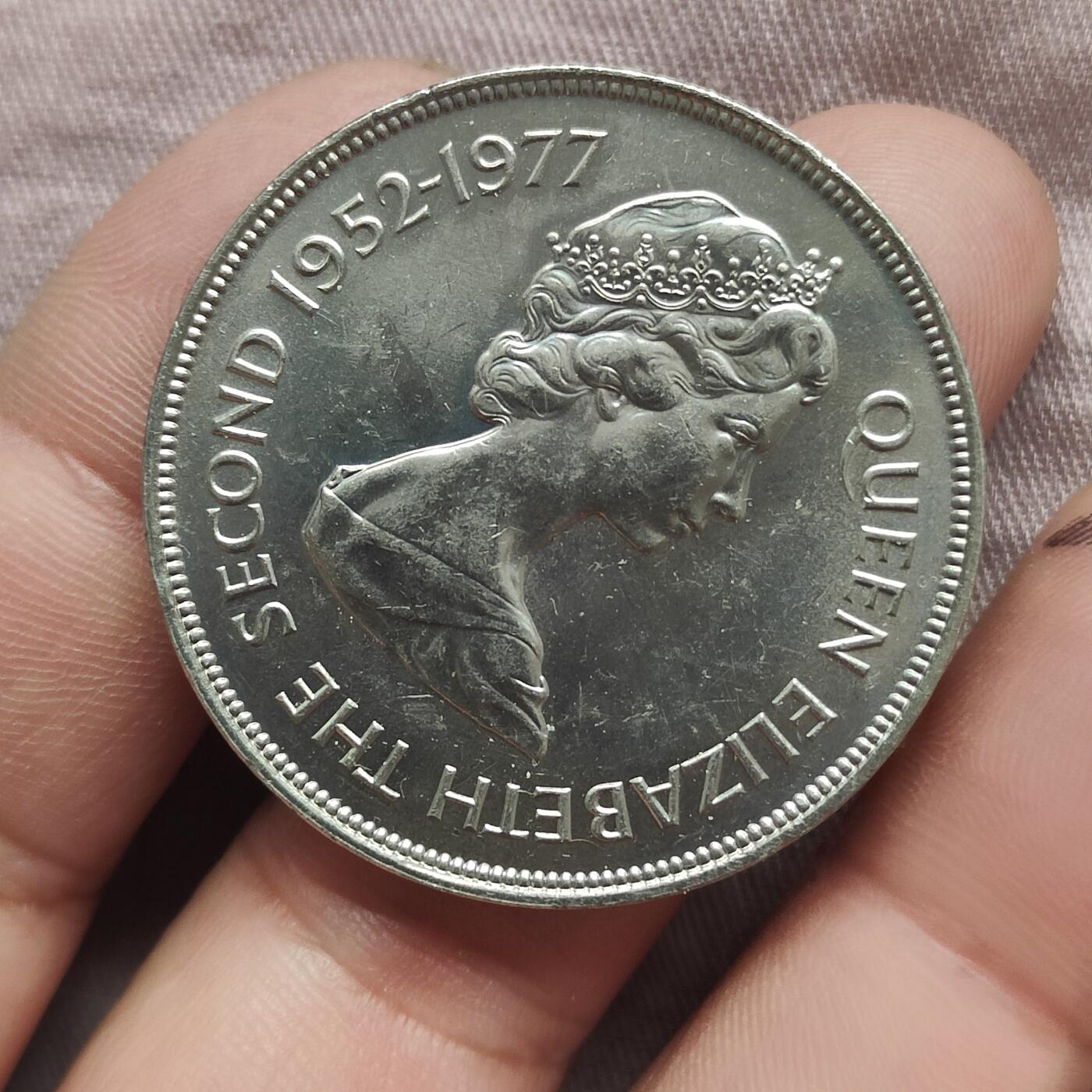 英雄古币捡漏专场第一期无押金可累计捡漏，全场50包邮，偏远地区除外。 英国纪念币一克郎。