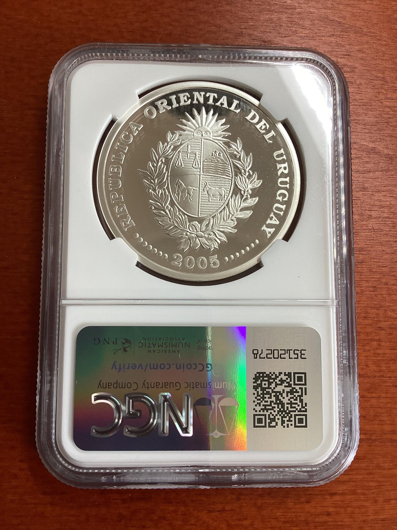 长老汇龙年精选第九场拍卖 2005 乌拉圭2006德国世界杯三枚套币之一世界杯1000比索精制银币，NGC PF69UC，唯二冠军分