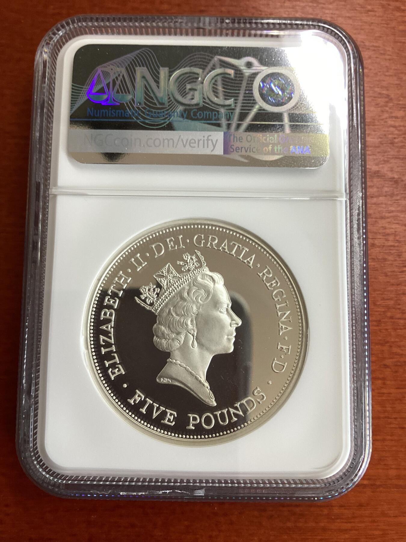 长老汇龙年精选第九场拍卖 英国伊丽莎白二世加冕六十周年纪念5英镑加厚精制银币， NGC PF68UC，加厚盒，85-97头像