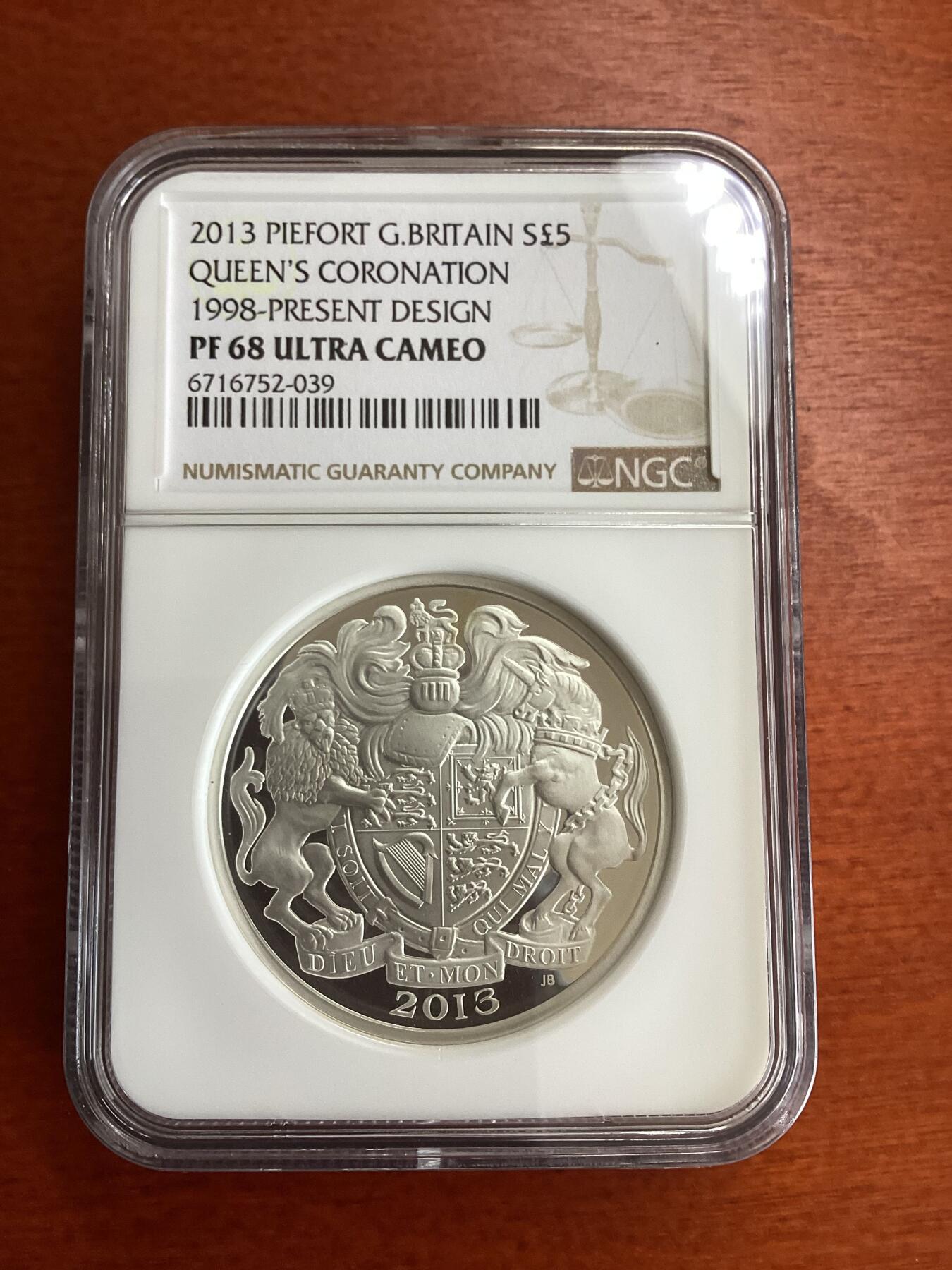 长老汇龙年精选第九场拍卖 2013英国伊丽莎白二世加冕六十周年纪念5英镑加厚精制银币， NGC PF68UC，加厚盒，88至今头像