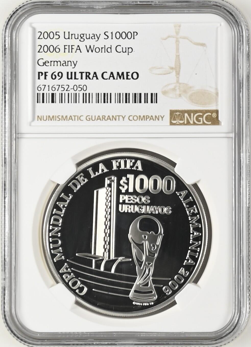 长老汇龙年精选第九场拍卖 2005 乌拉圭2006德国世界杯三枚套币之一世界杯1000比索精制银币，NGC PF69UC，唯二冠军分
