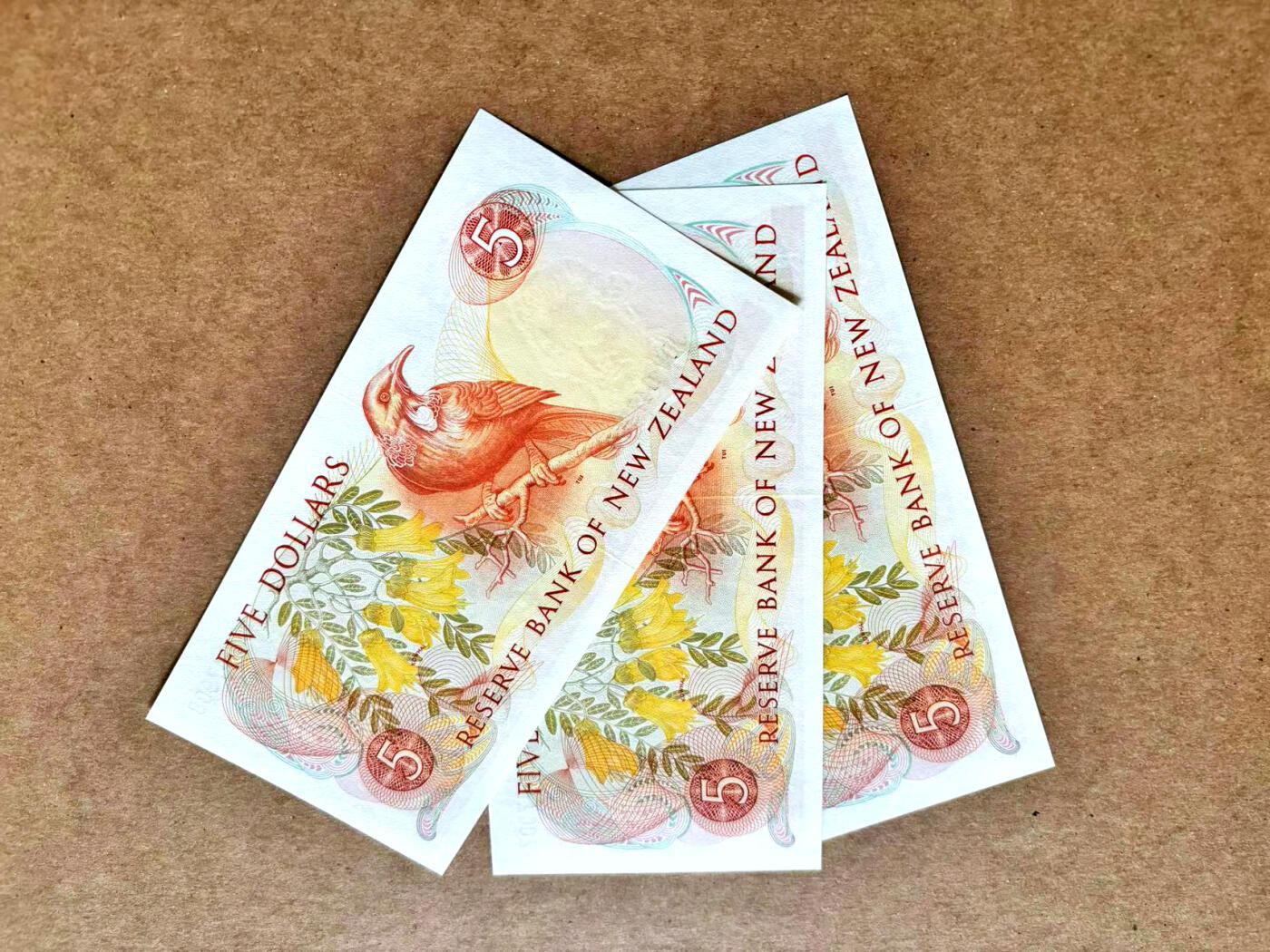 【Blue Auction】✨世界纸币精拍第506期【精】 【一组3张】新西兰 花冠女王 5元 UNC-