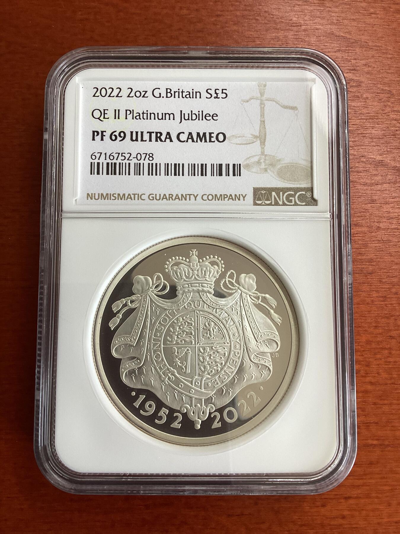 长老汇龙年精选第九场拍卖 2022 英国伊丽莎白二世在位七十周年纪念5英镑2盎司精制银币， NGC PF69UC，加厚盒