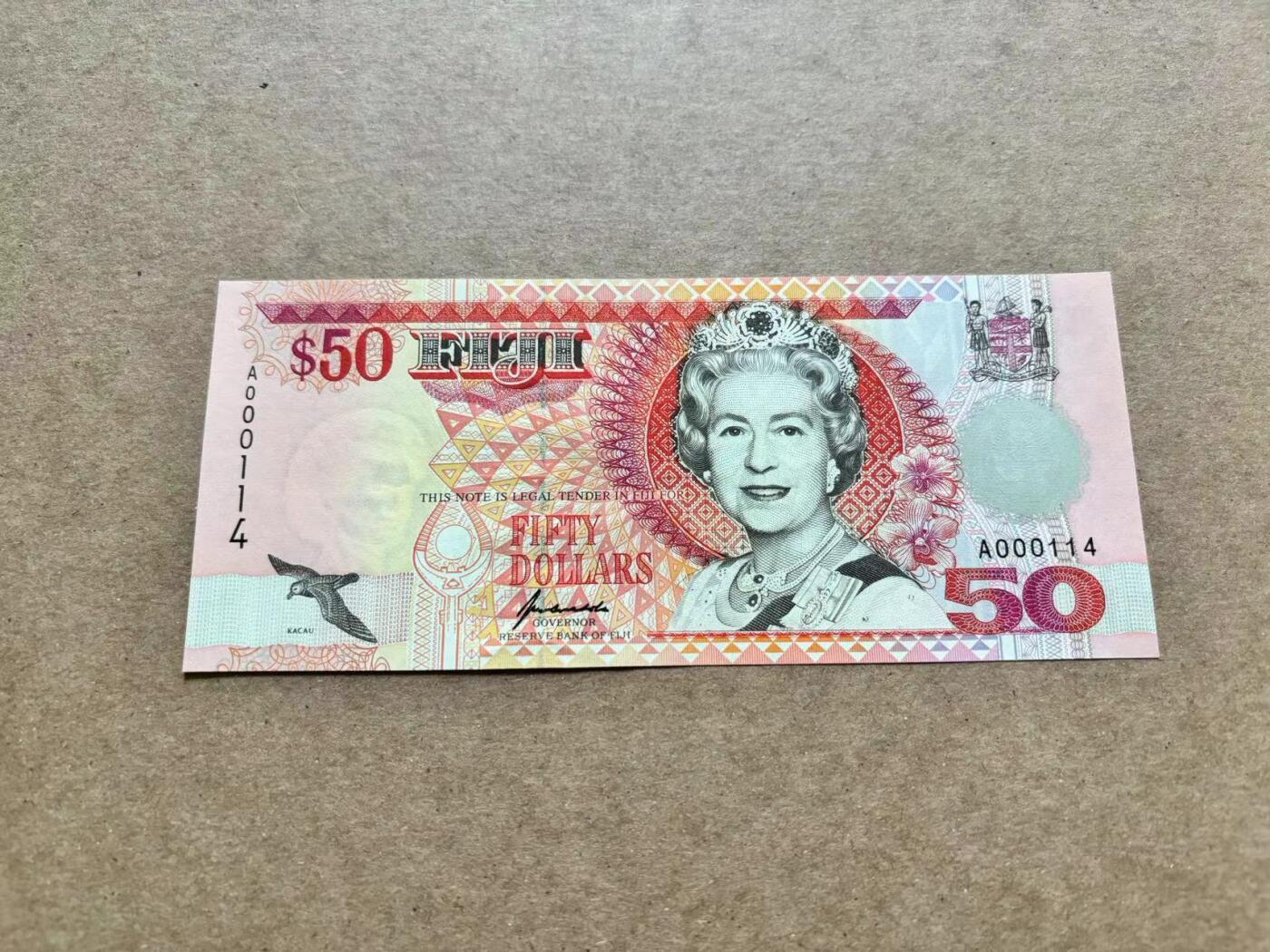 【Blue Auction】✨世界纸币精拍第506期【精】 【A冠114小号】斐济 50元 女王 全新UNC