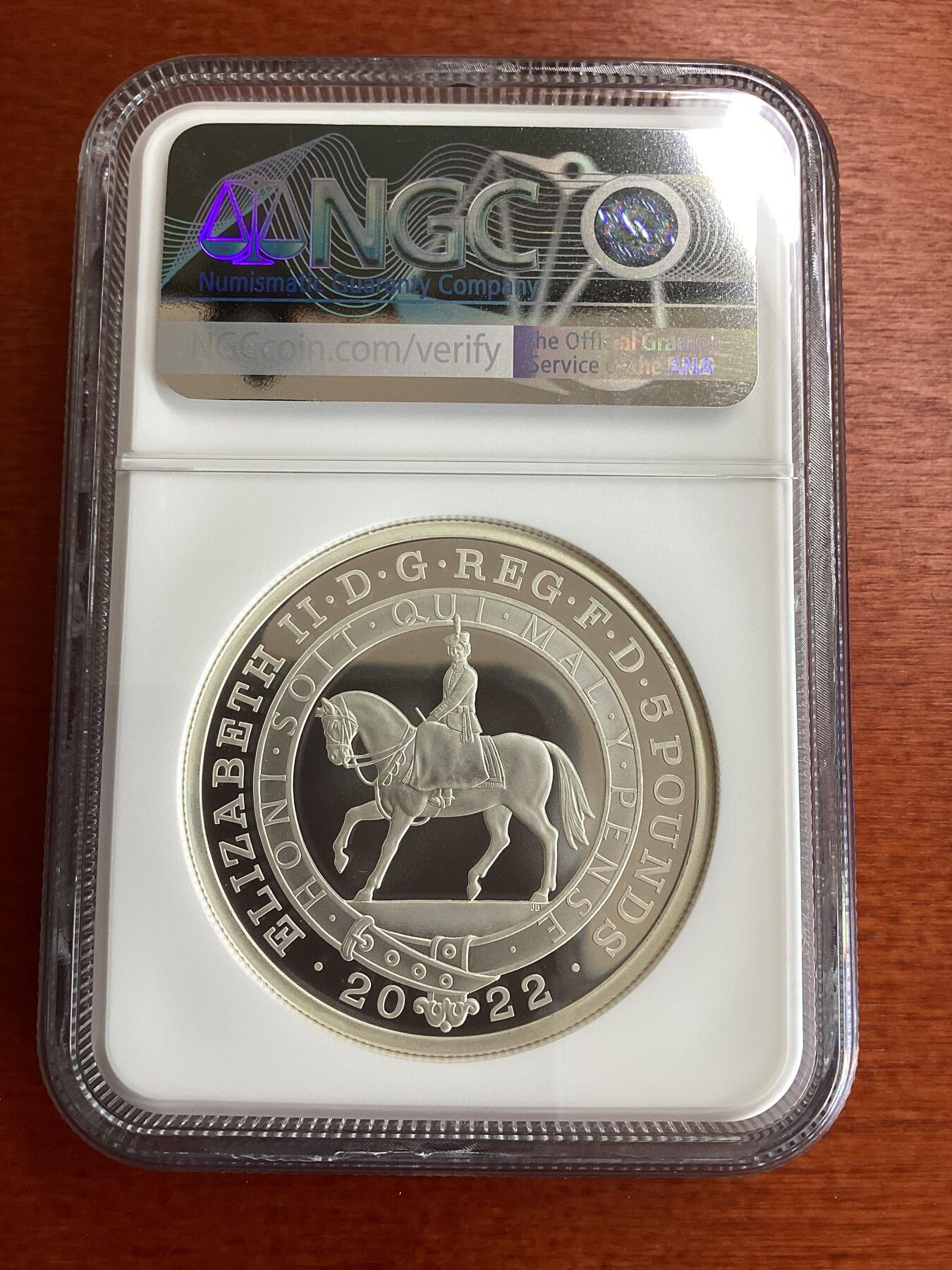 长老汇龙年精选第九场拍卖 2022 英国伊丽莎白二世在位七十周年纪念5英镑2盎司精制银币， NGC PF69UC，加厚盒