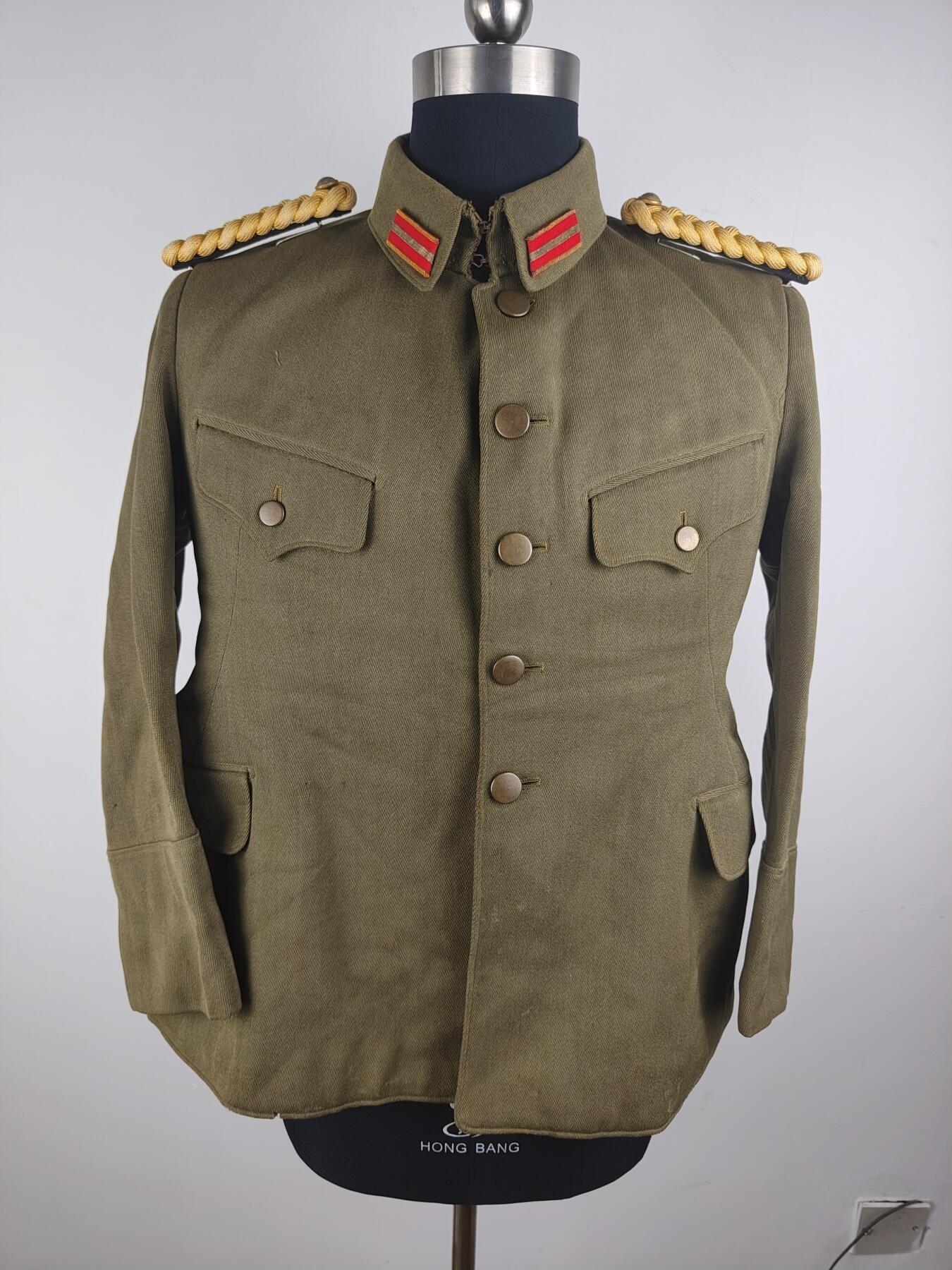 全场0元起拍 第175期 咸鱼国勋章拍卖专场 7月21日（周日）下午6：00开始 原品98通礼上衣 准尉带肩章 领围39 胸围100 肩宽39 衣长62 袖长51