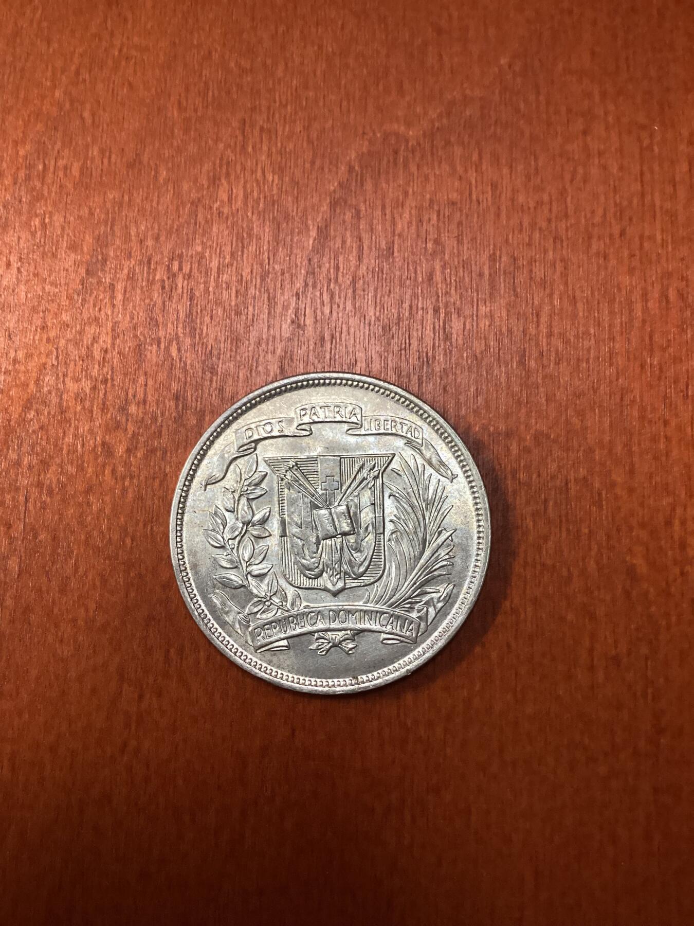 长老汇龙年精选第十场拍卖 1952多米尼加1比索大银币，好品