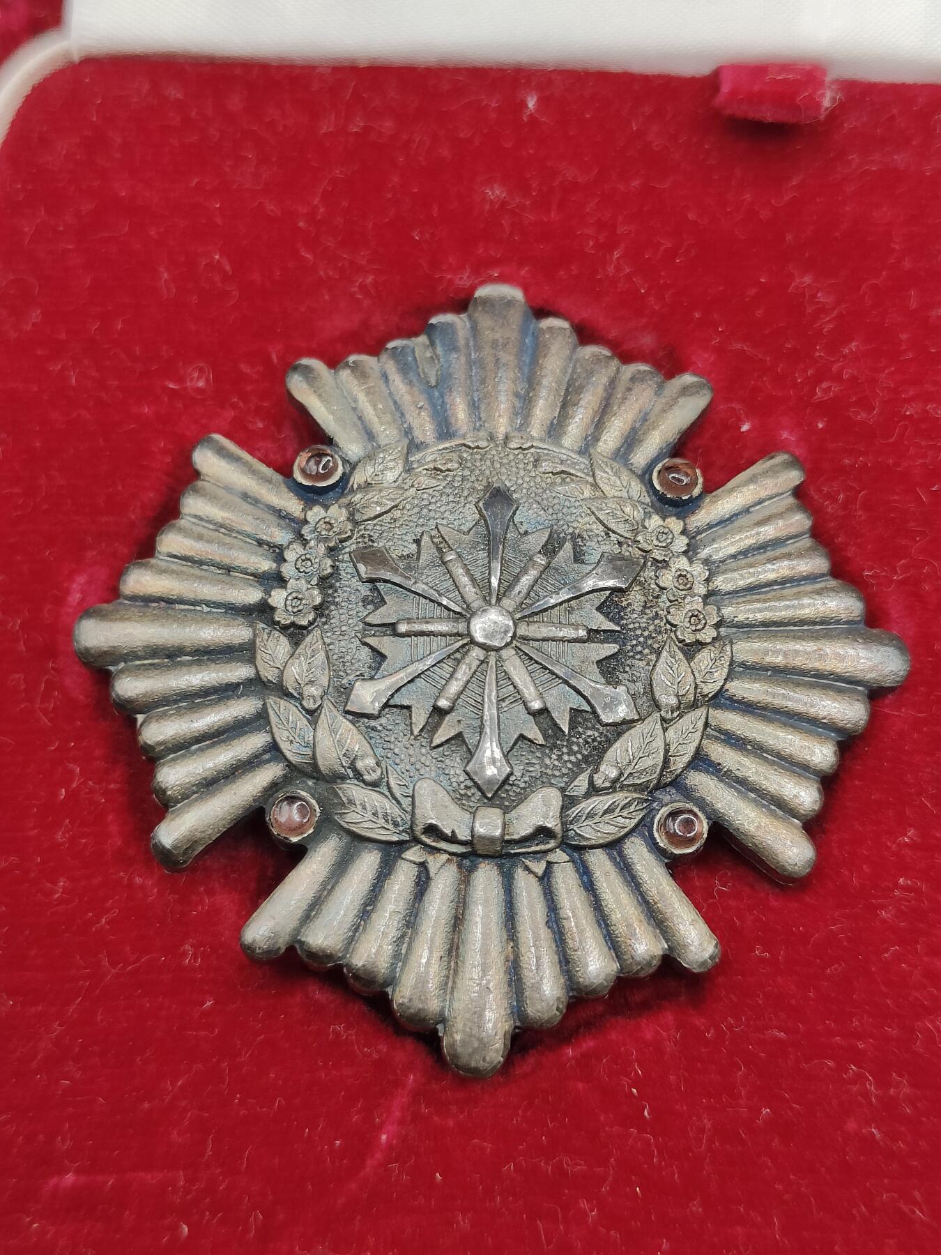 全场0元起拍 第175期 咸鱼国勋章拍卖专场 7月21日（周日）下午6：00开始 日本消防功劳章 纯银制 38克