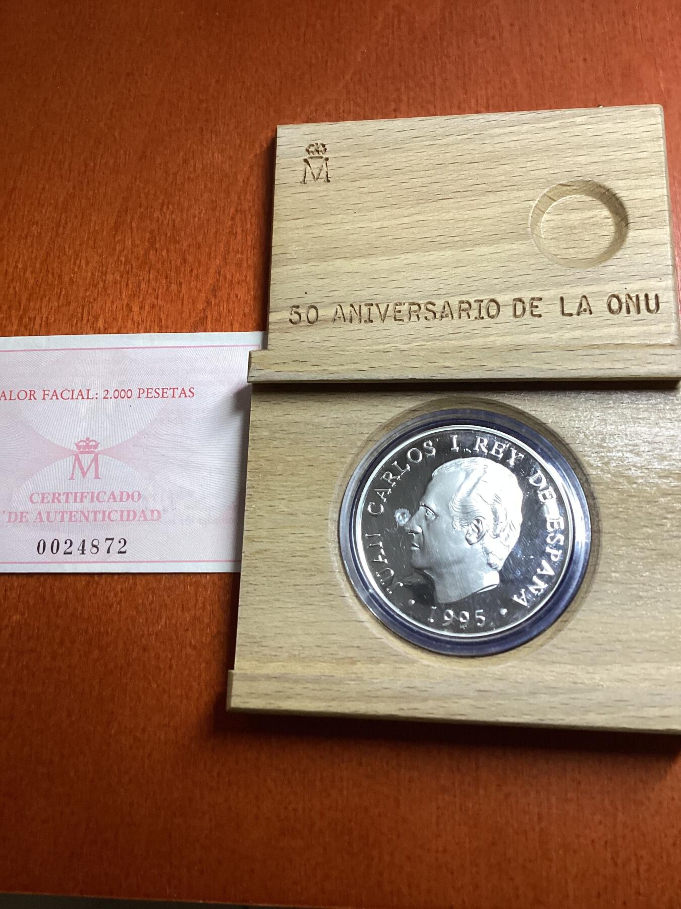 长老汇龙年精选第十场拍卖 1995西班牙联合国成立五十周年2000比塞塔精制银币，硬木盒，盒证全
