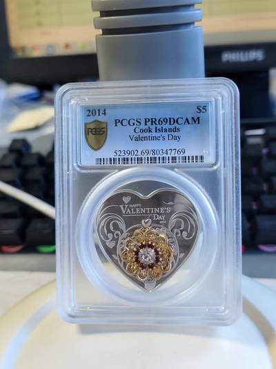 第180期拍卖【长期征集拍品】【北京币展专场】 - 【海寧潮】原盒证书库克2014年情人节系列镶嵌水晶心形精制纪念银币PCGS-PR69，20克，925银，原价4500