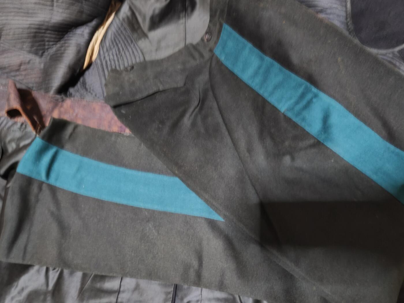 全场0元起拍 第175期 咸鱼国勋章拍卖专场 7月21日（周日）下午6：00开始 美品稀少明治早期军医陆军卫生部少佐相当官金银线交错大礼服衣裤正帽前立一套 领围39 胸围88 肩宽88 袖长56 衣长75 腰围82 裤长102 头围55