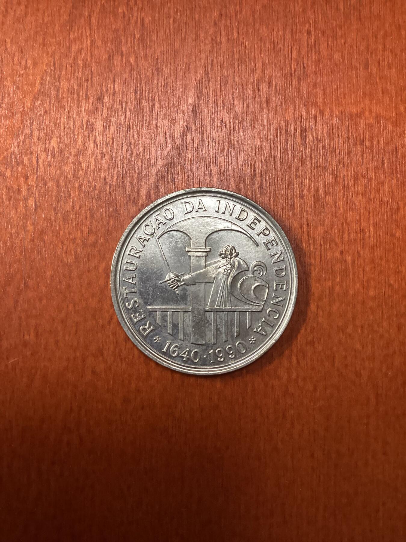 长老汇龙年精选第十场拍卖 1990葡萄牙100埃斯库多斯铜镍币，也有同款银币，很容易搞混