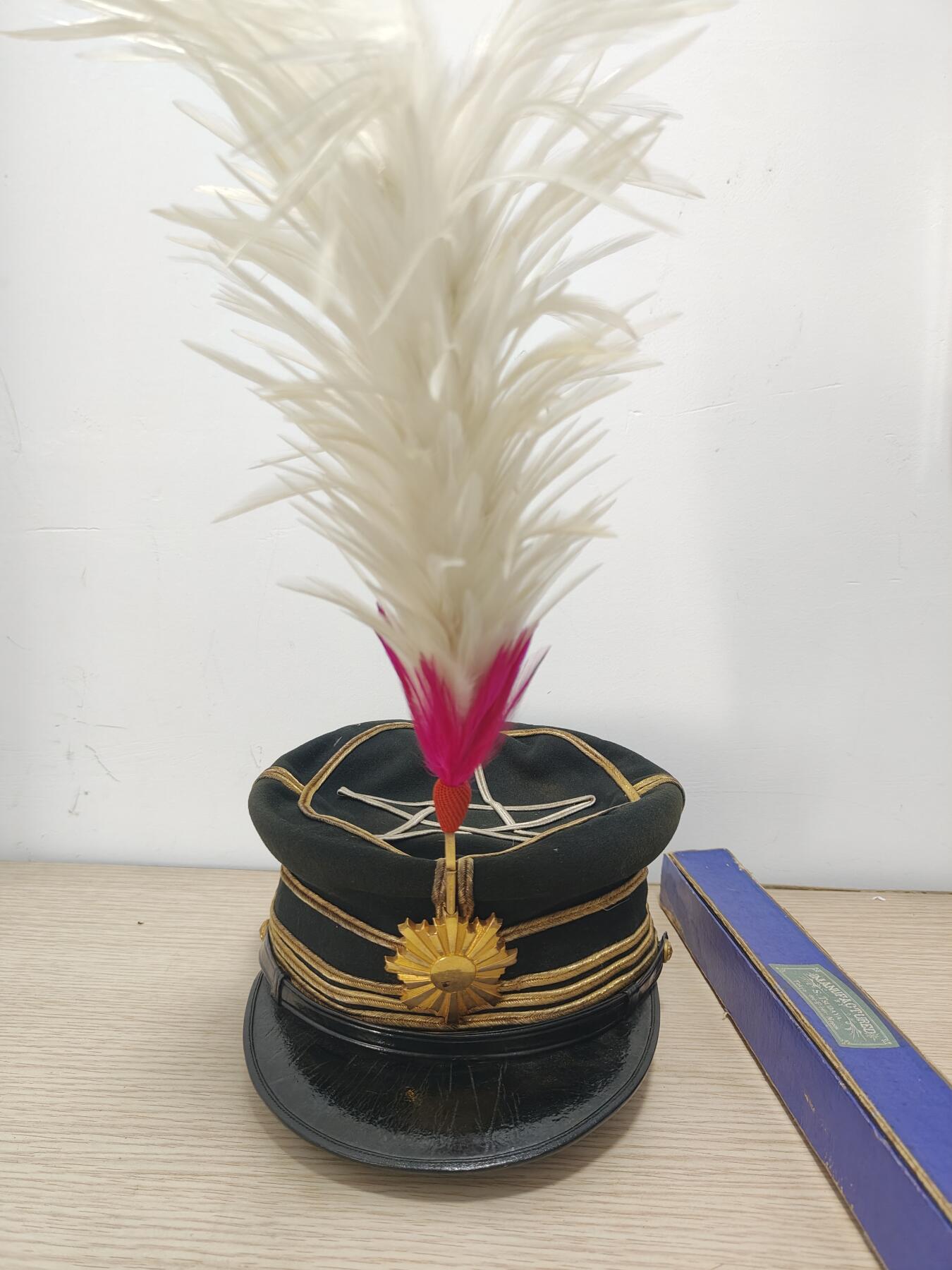 全场0元起拍 第175期 咸鱼国勋章拍卖专场 7月21日（周日）下午6：00开始 美品稀少明治早期军医陆军卫生部少佐相当官金银线交错大礼服衣裤正帽前立一套 领围39 胸围88 肩宽88 袖长56 衣长75 腰围82 裤长102 头围55