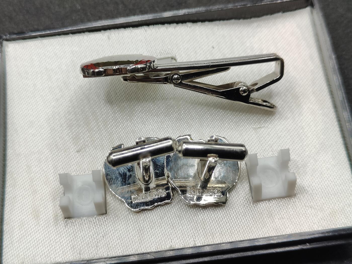 全场0元起拍 第175期 咸鱼国勋章拍卖专场 7月21日（周日）下午6：00开始 日本除役纪念领带夹袖扣一套